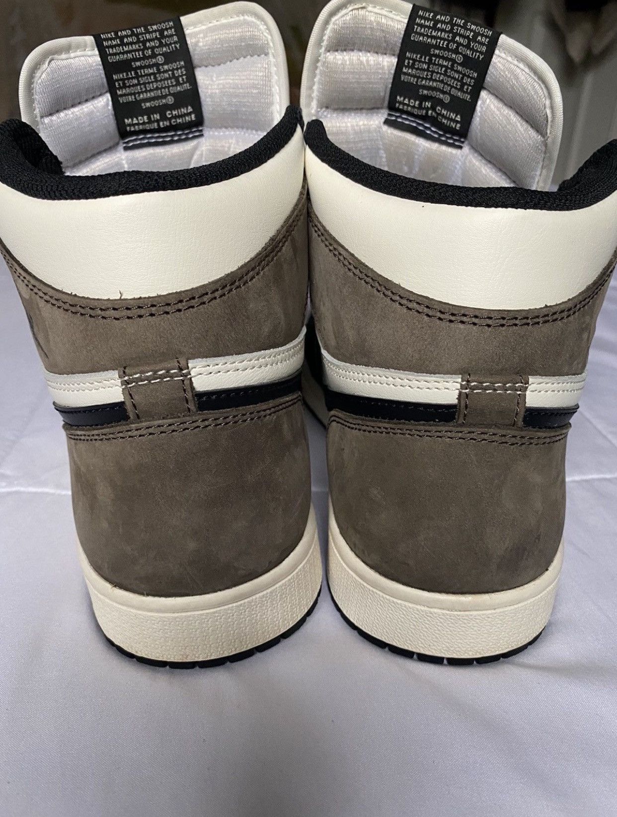 Jordan Brand × Nike Air Jordan 1 Retro High OG Dark Mocha Size US 9 / EU 42 - 4 Thumbnail