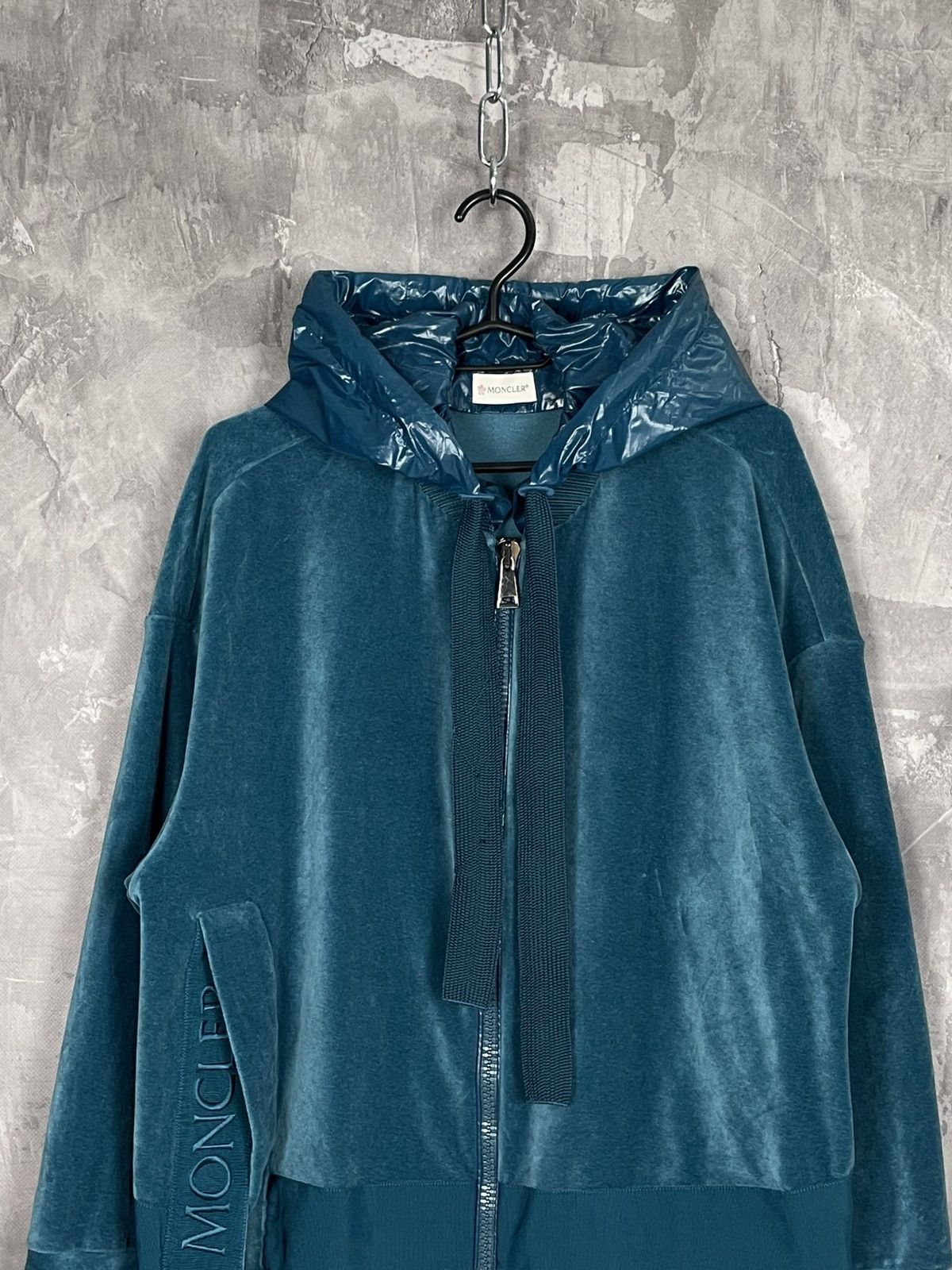 Moncler Moncler Luxury Velour Glamour Zip-Up Hoodie Size XS / US 0-2 / IT 36-38 - 2 Thumbnail