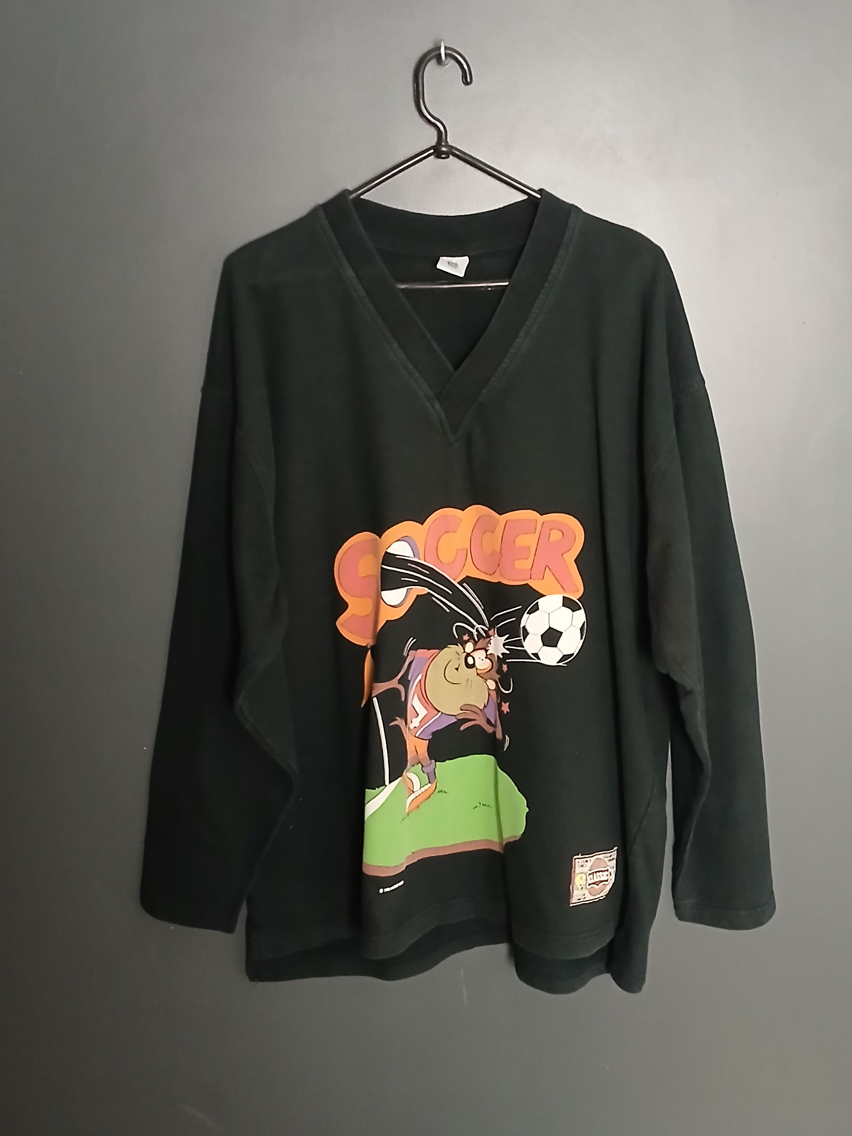 Vintage × Warner Bros Vintage 1996 Looney Tunes Taz Soccer Football Sweatshirt Size US L / EU 52-54 / 3 - 1 Thumbnail