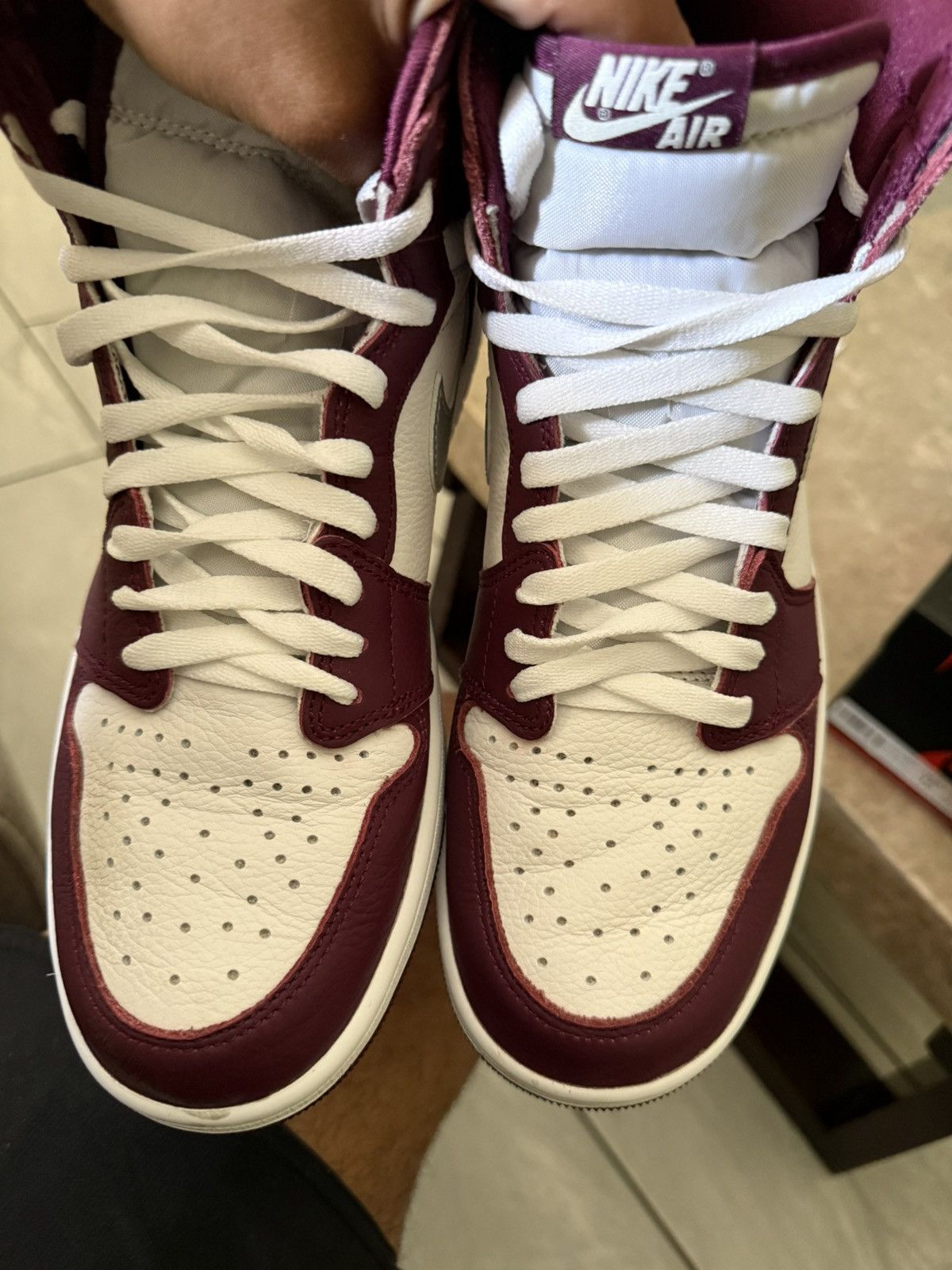 Jordan Brand Jordan 1 bordeaux Size US 10 / EU 43 - 8 Thumbnail