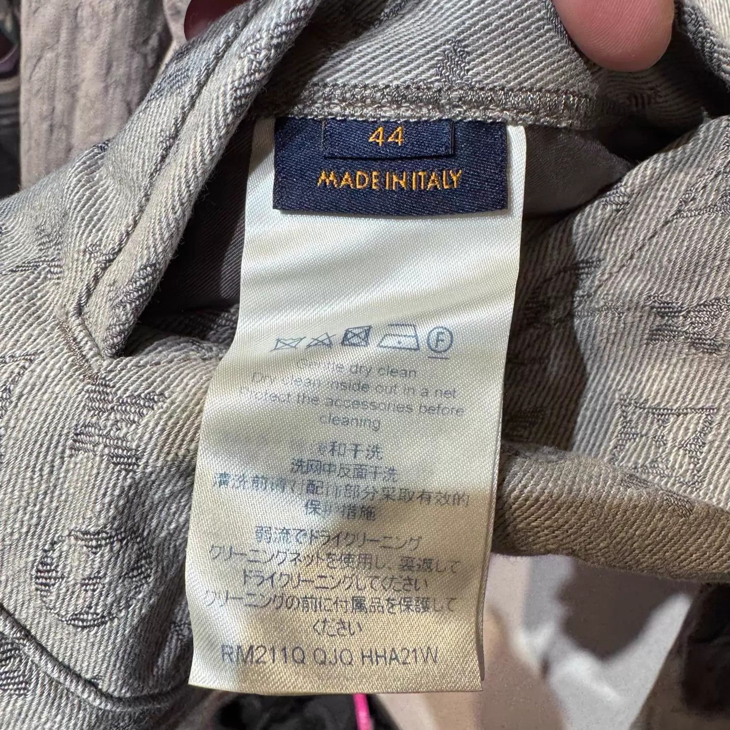 Louis Vuitton Louis Vuitton gray Monogram print denim jacket size 44 Size US S / EU 44-46 / 1 - 6 Thumbnail
