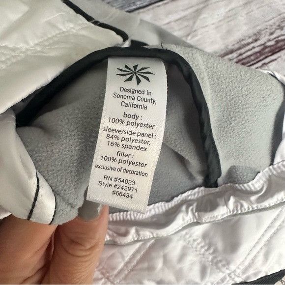 Athleta Athleta Polar Vortex Quilted White/Black Zip Up Hooded Jacke