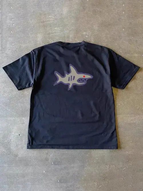 VIBE Chihiro x Asou Black washed vintage shark print t-shirt Size US L / EU 52-54 / 3 - 1 Thumbnail