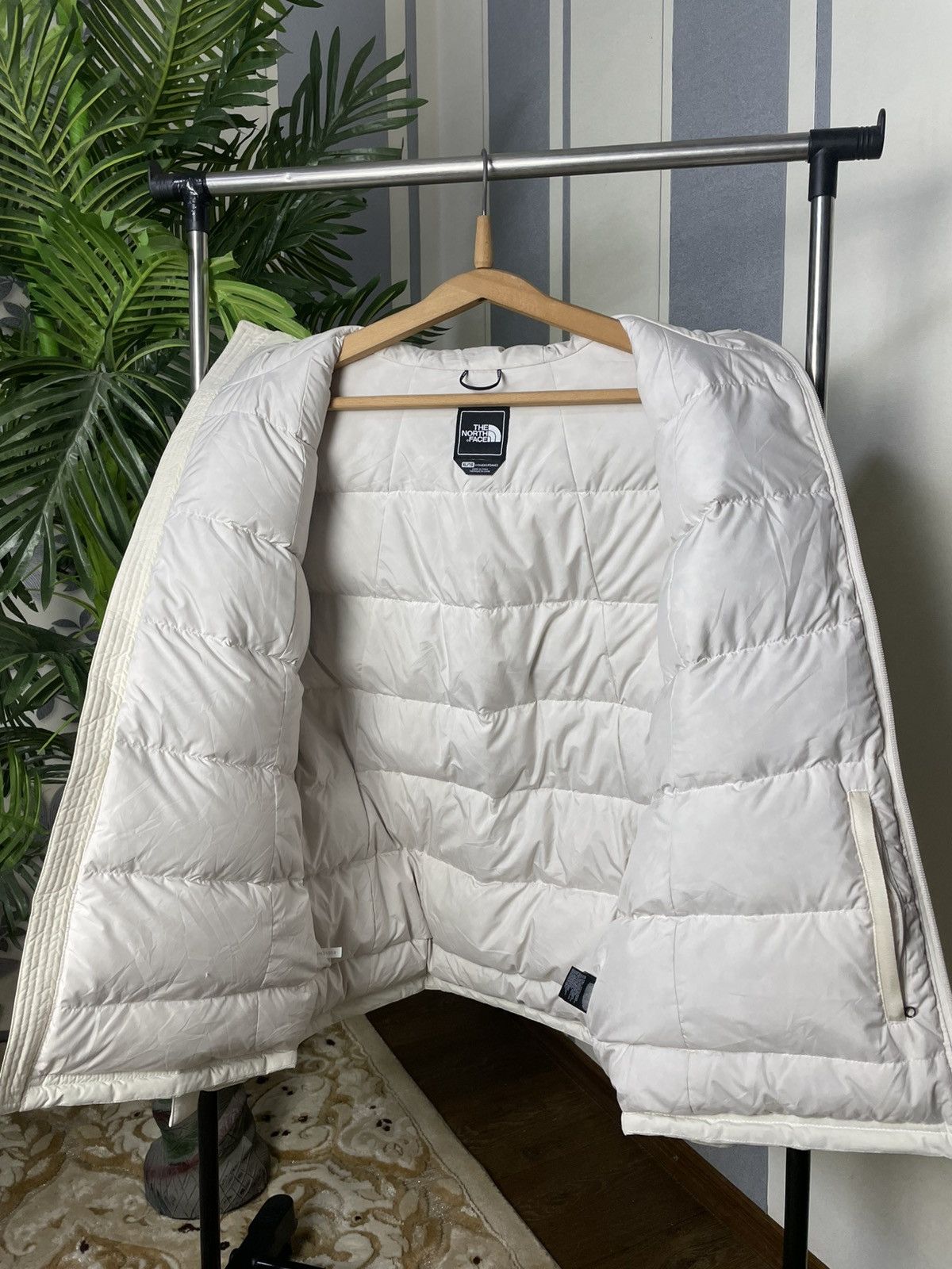 The North Face Women’s HyVent Puffer White Jacket Size XL