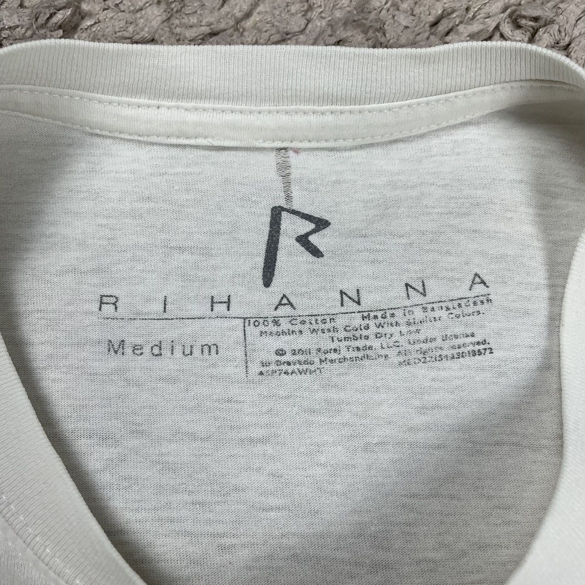 Band Tees Rihanna 2011 Photo T-shirt Size M / US 6-8 / IT 42-44 - 17 Thumbnail