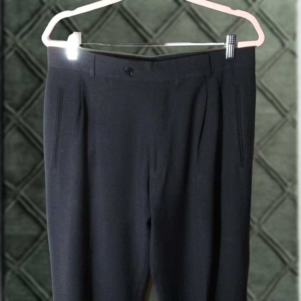 Hugo Boss HUGO BOSS Dark Gray Wool Pleated Dress Pants 33W 31L Mens Regular Pants Size 33-31 Gray Wool Dress Pants Mens Wool Pleated Front Charcoal Gray Boss Size US 33 - 1 Thumbnail