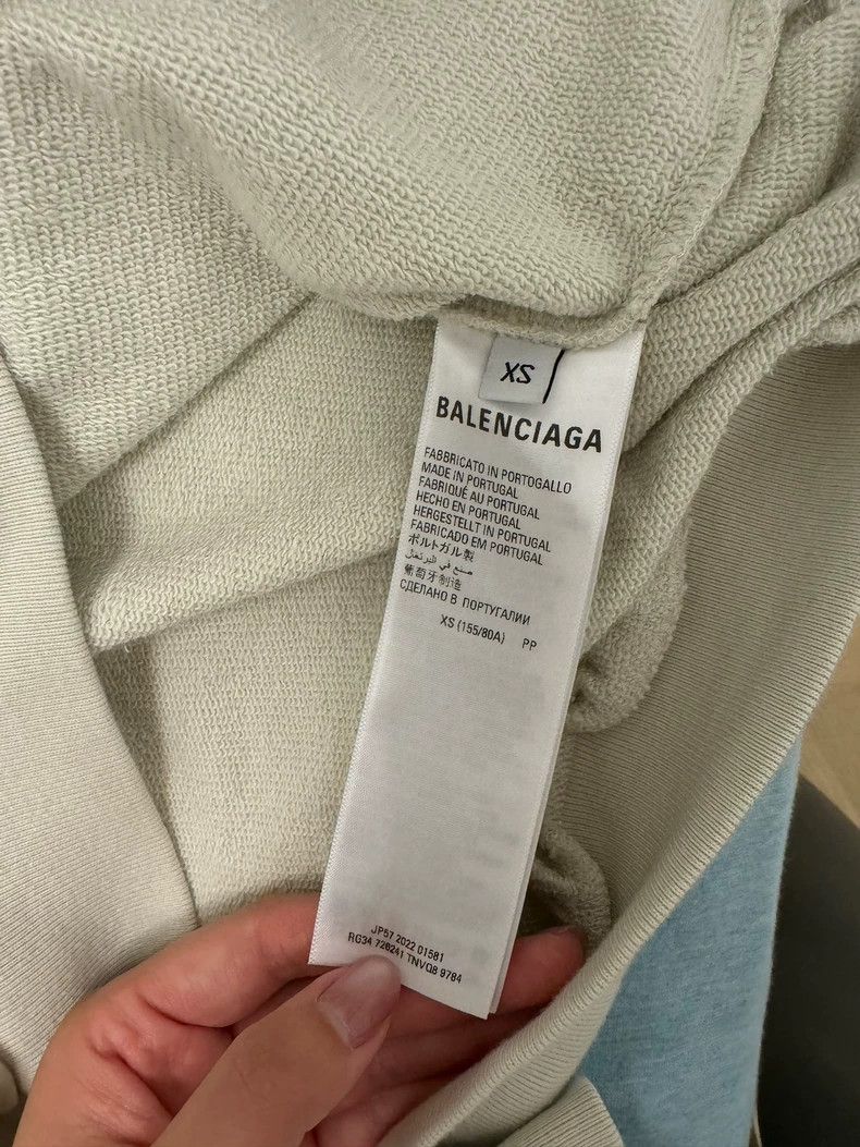 Balenciaga Balenciaga SS23 monogram family photo printed hooded sweats Size US XS / EU 42 / 0 - 5 Thumbnail