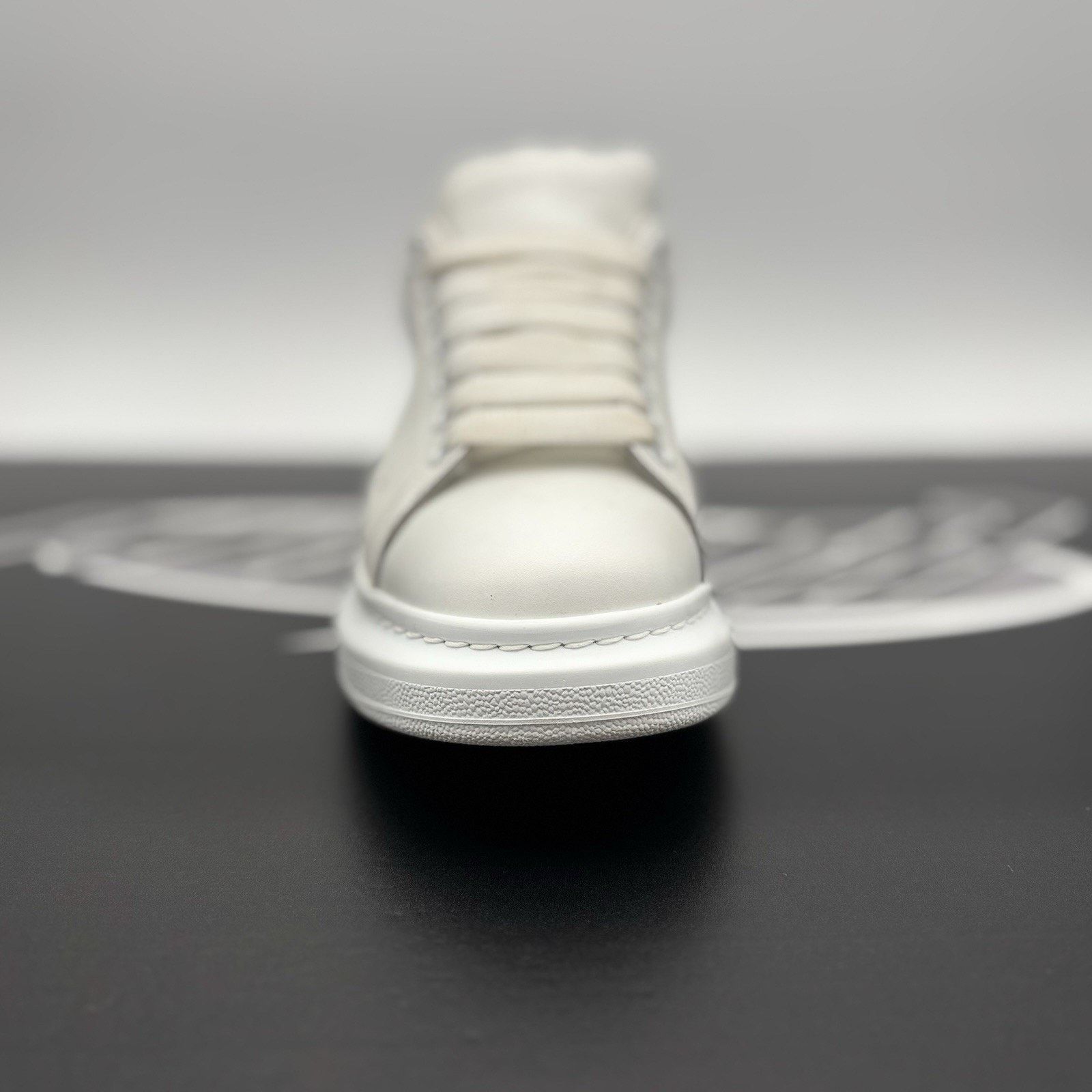 Alexander McQueen Alexander McQueen Oversized ' White Ultramarine' | GREAT! Size US 8 / IT 38 - 6 Thumbnail