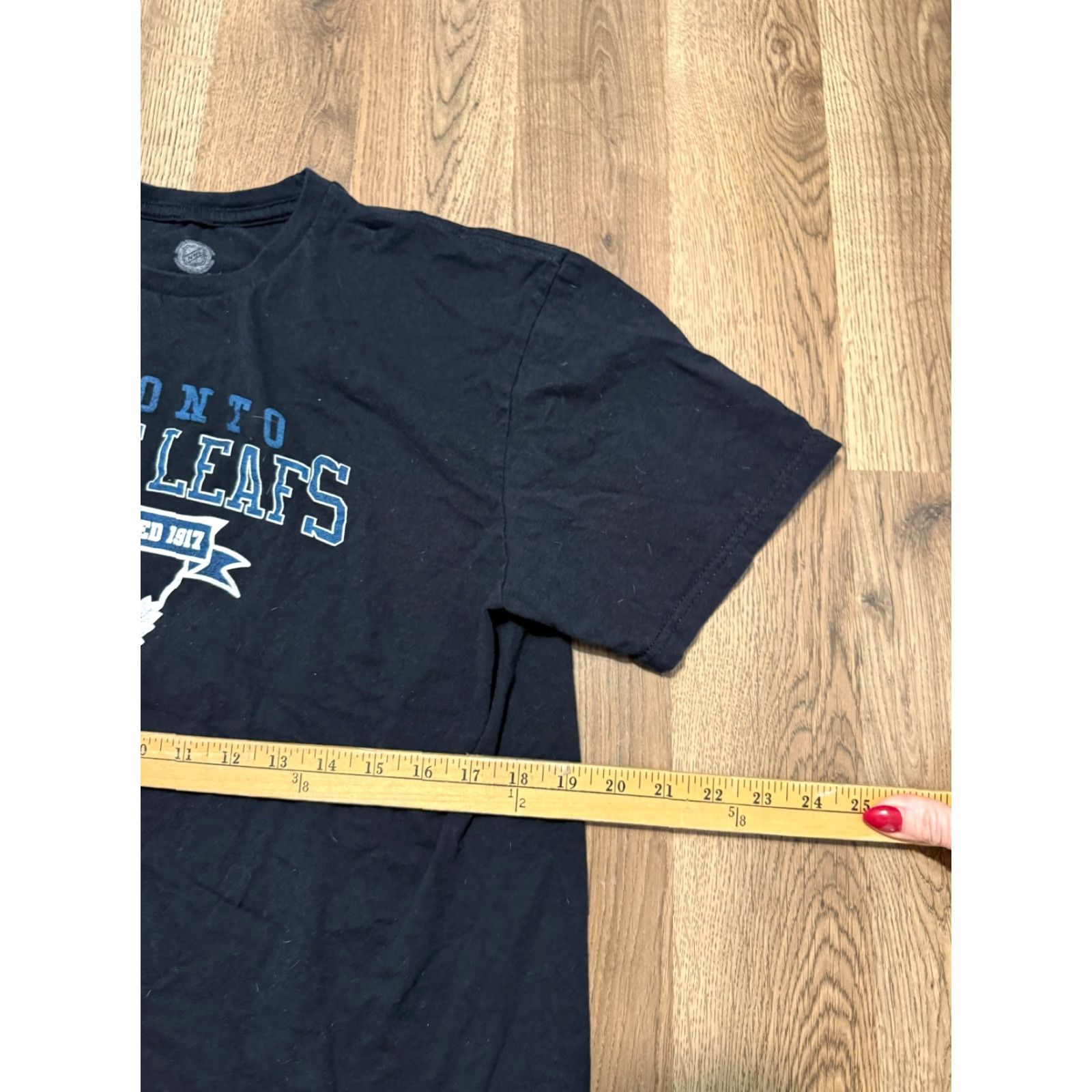NHL NHL Hockey Shirt Men Large Blue White Black Toronto Maple Leaf Crew Neck Short Sleeve Cotton T-Shirt Size US L / EU 52-54 / 3 - 7 Thumbnail