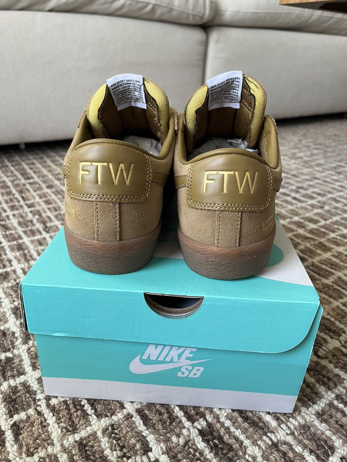 Nike SB Nike SB Supreme Blazer Low GT Size 9.5 Size US 9.5 / EU 42-43 - 4 Thumbnail