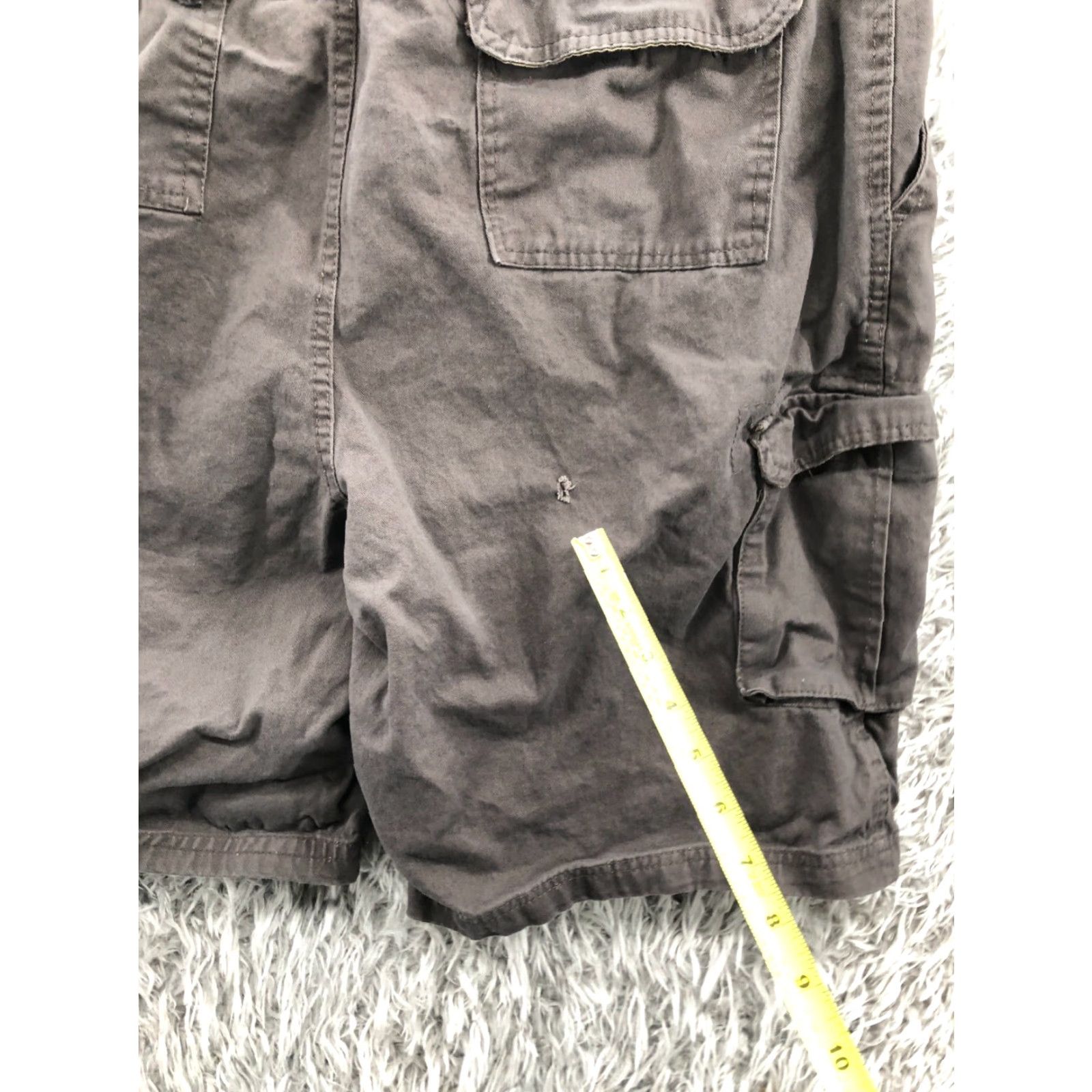 Vintage Rugged Wear Cargo Shorts Mens Size 38 Mid Rise Medium Gray Beige Shorts Cargo Size US 38 / EU 54 - 6 Thumbnail