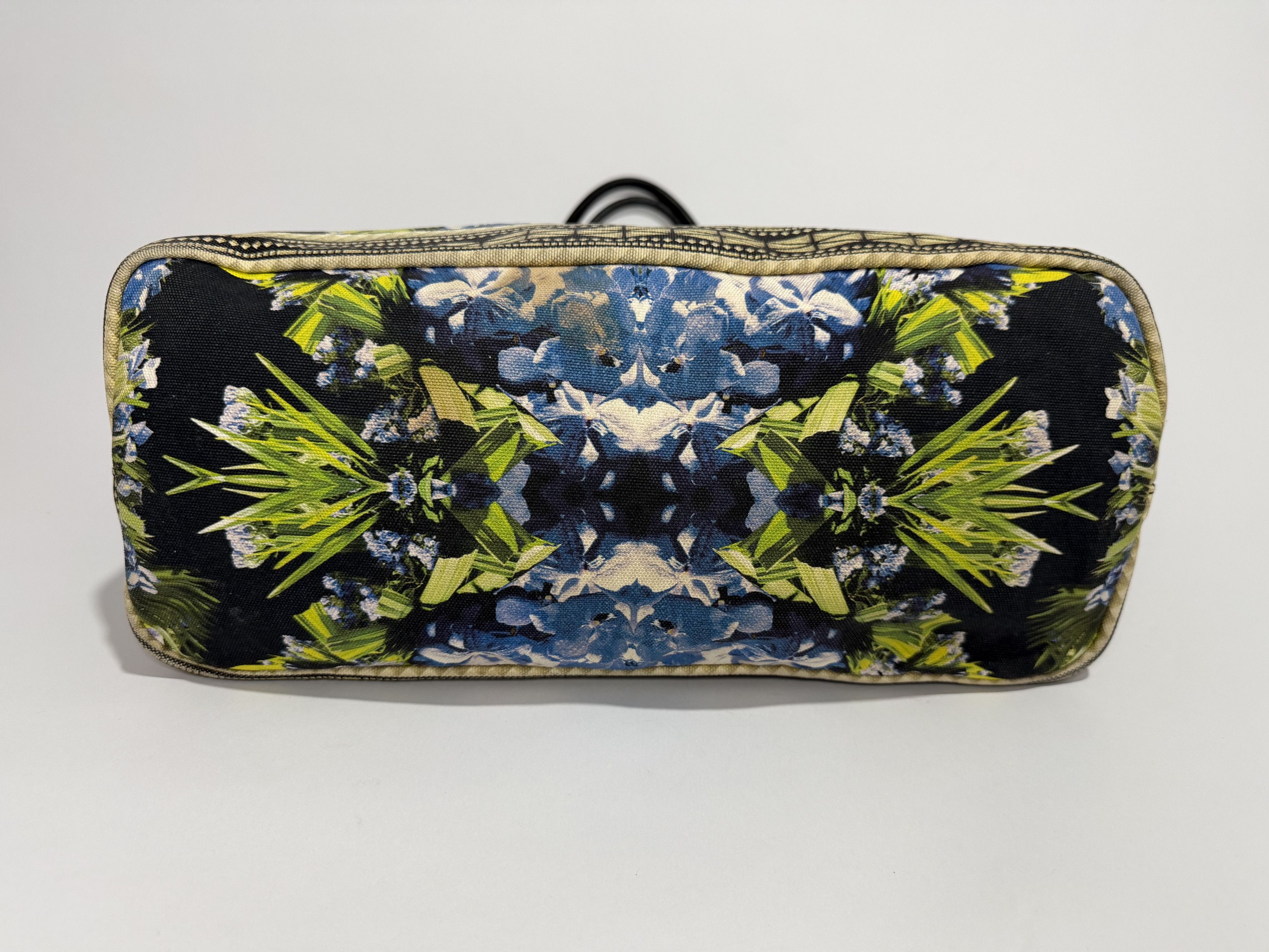 Givenchy GIVENCHY Floral Print Coated Canvas Antigona Large Tote Bag Size ONE SIZE - 6 Thumbnail