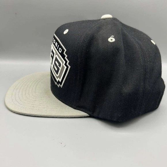 Mitchell & Ness San Antonio Spurs Hat Men Big Logo Embroidered Snap Back Cap Size ONE SIZE - 6 Thumbnail