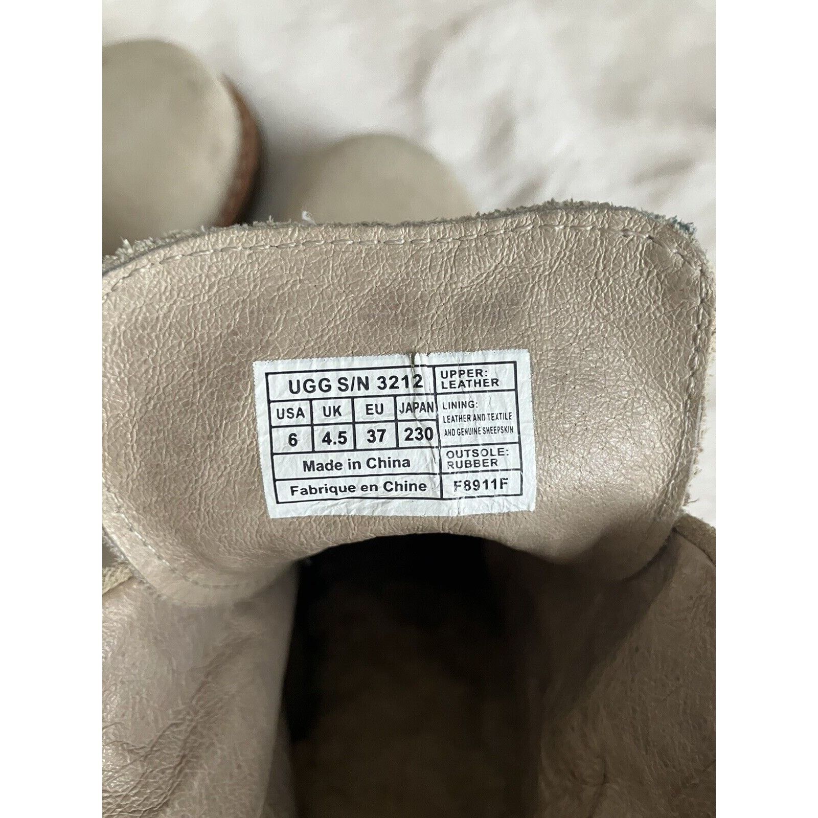 Ugg UGG Mini boots Women's Sand 1 1/2 inch heel fur inside sz 6 Size US 6 / IT 36 - 6 Thumbnail