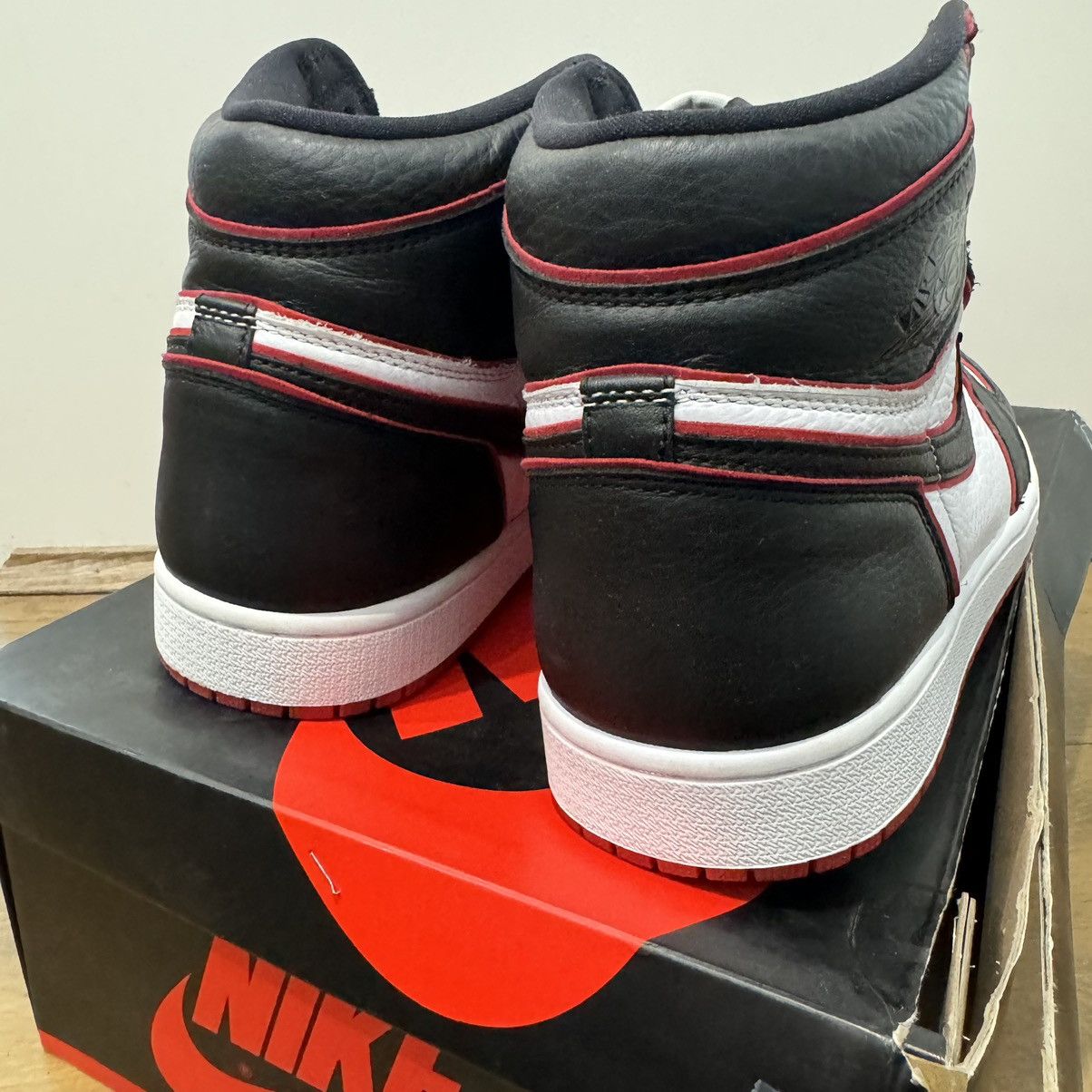 Jordan Brand Jordan 1 High Retro Bloodline Size US 10.5 / EU 43-44 - 7 Thumbnail