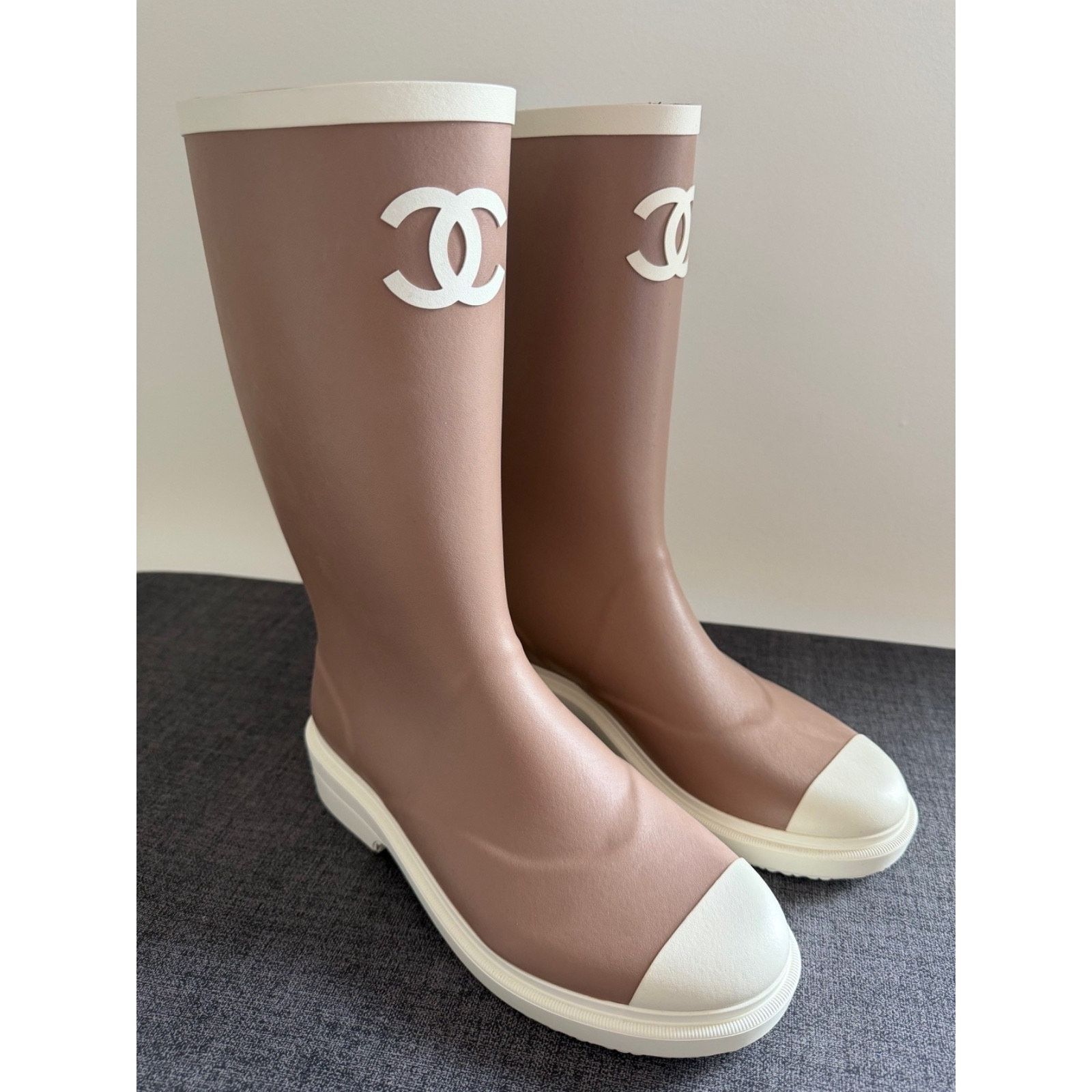 Chanel Chanel Beige White CC Logo Rubber Rain Boots 39 Size US 9 / IT 39 - 4 Thumbnail