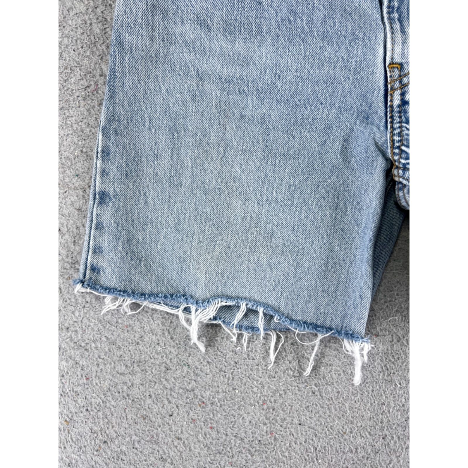 Levi's Levis Womens Denim Short Cut-Off 24 Blue Jean 5-Pocket Stitch Button Mid Rise 5.5in Inseam Casual Jazz Size 42" / US 20 - 3 Thumbnail