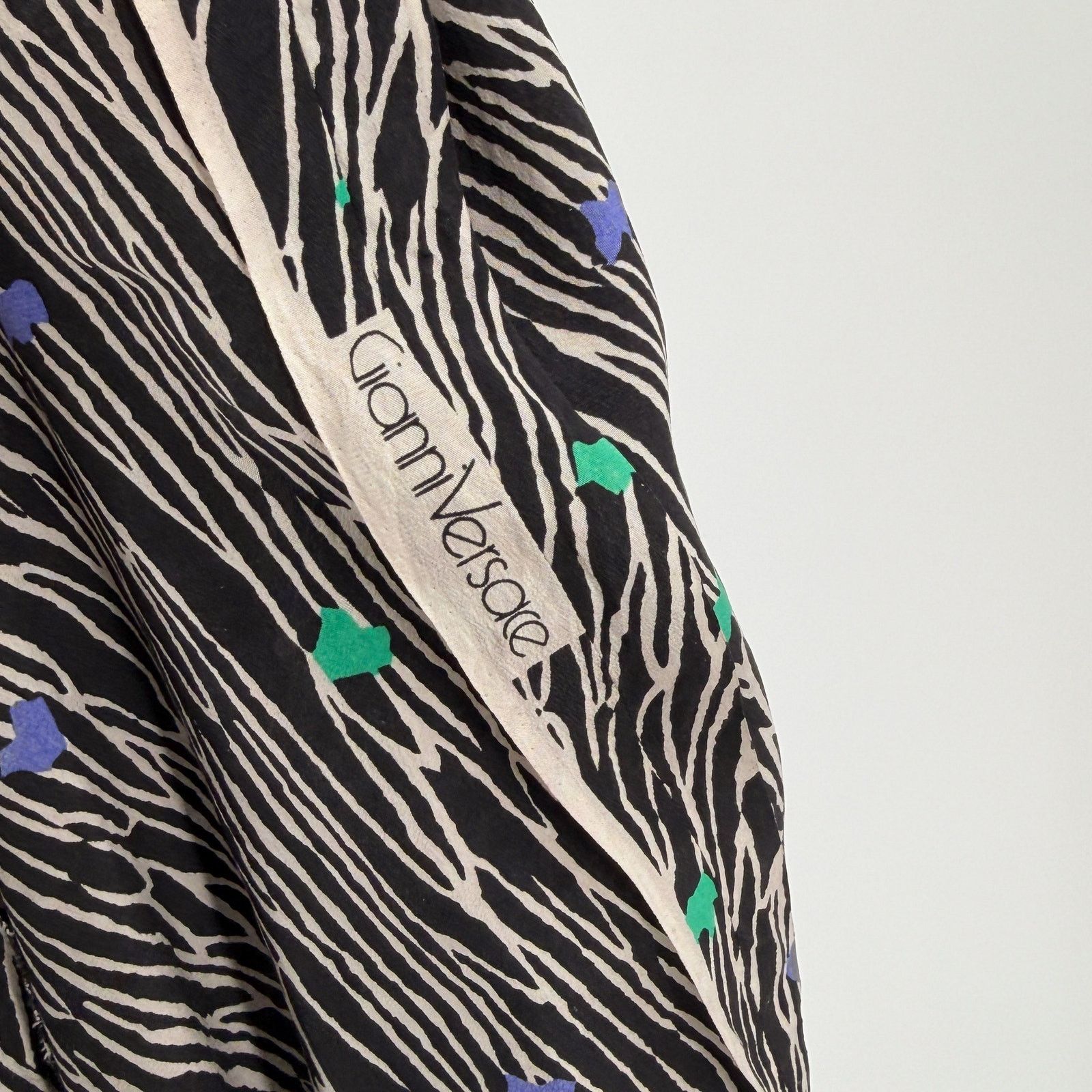 Versace Vintage 80s Black White 100% Silk Abstract Mini Dress Size XS / US 0-2 / IT 36-38 - 6 Thumbnail