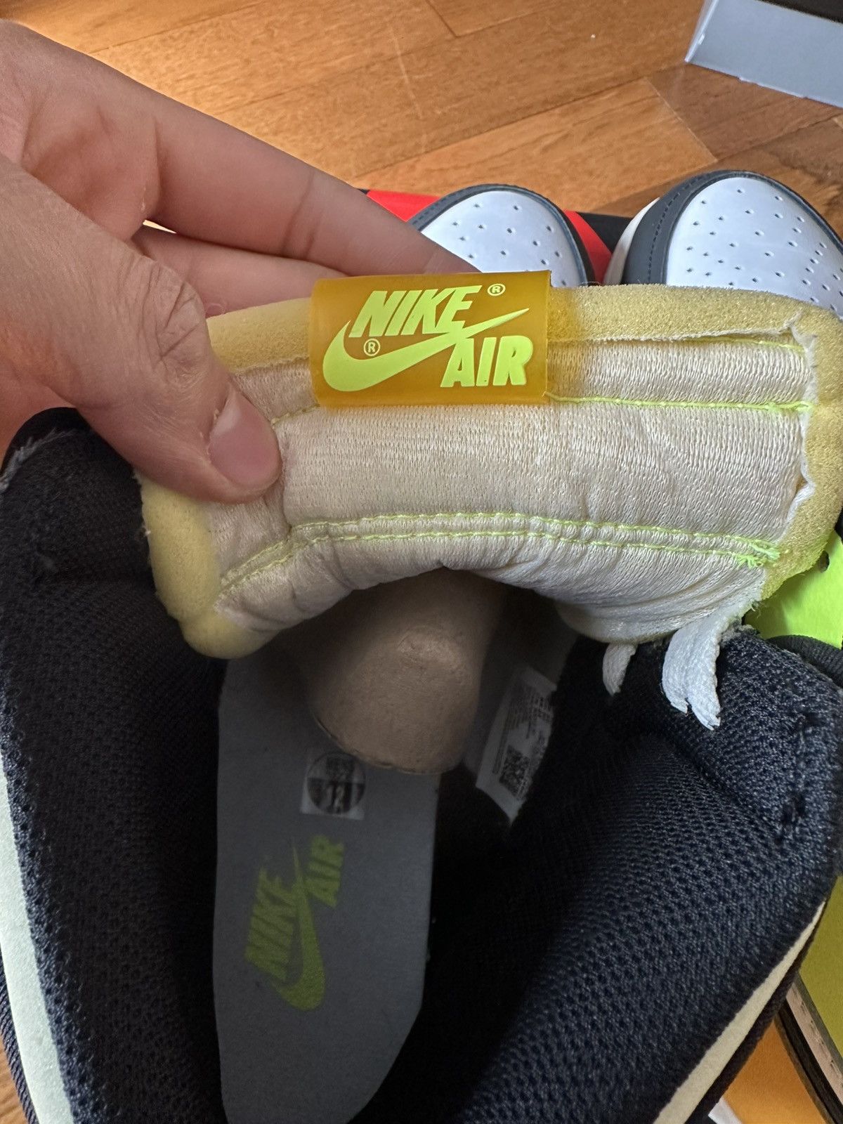 Jordan Brand × Nike Air Jordan 1 Volt Size US 12 / EU 45 - 4 Thumbnail