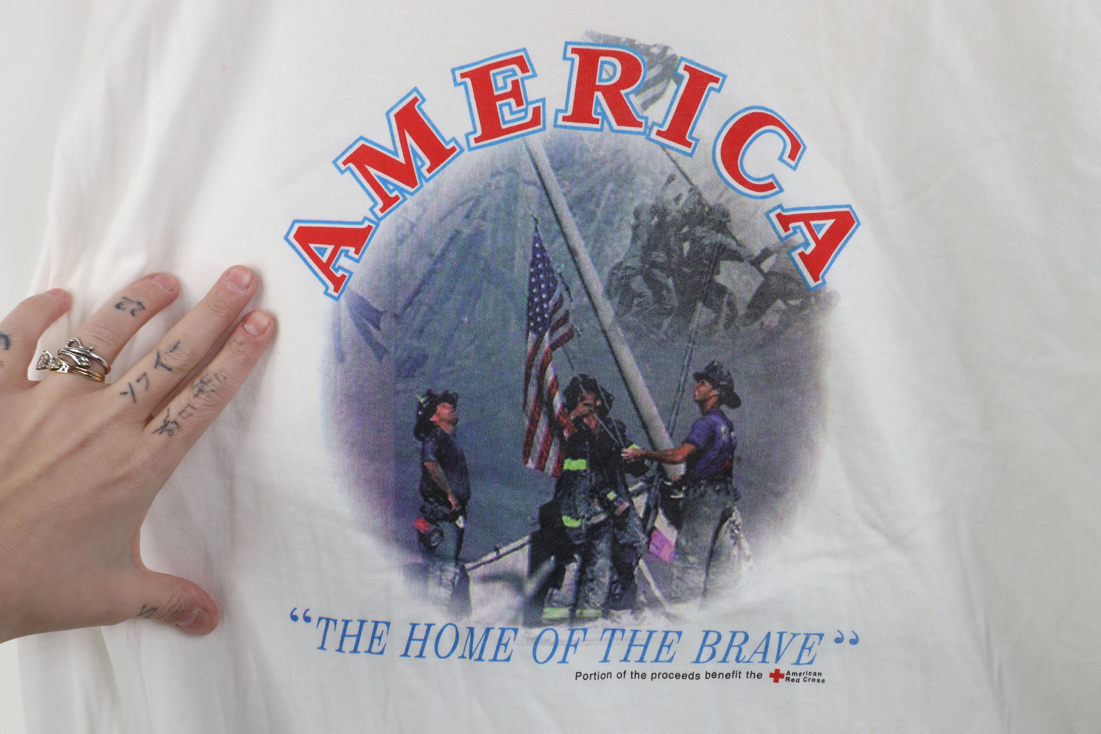 Vintage Vintage September 11 American Firefighters Brave T-Shirt Size US L / EU 52-54 / 3 - 4 Thumbnail