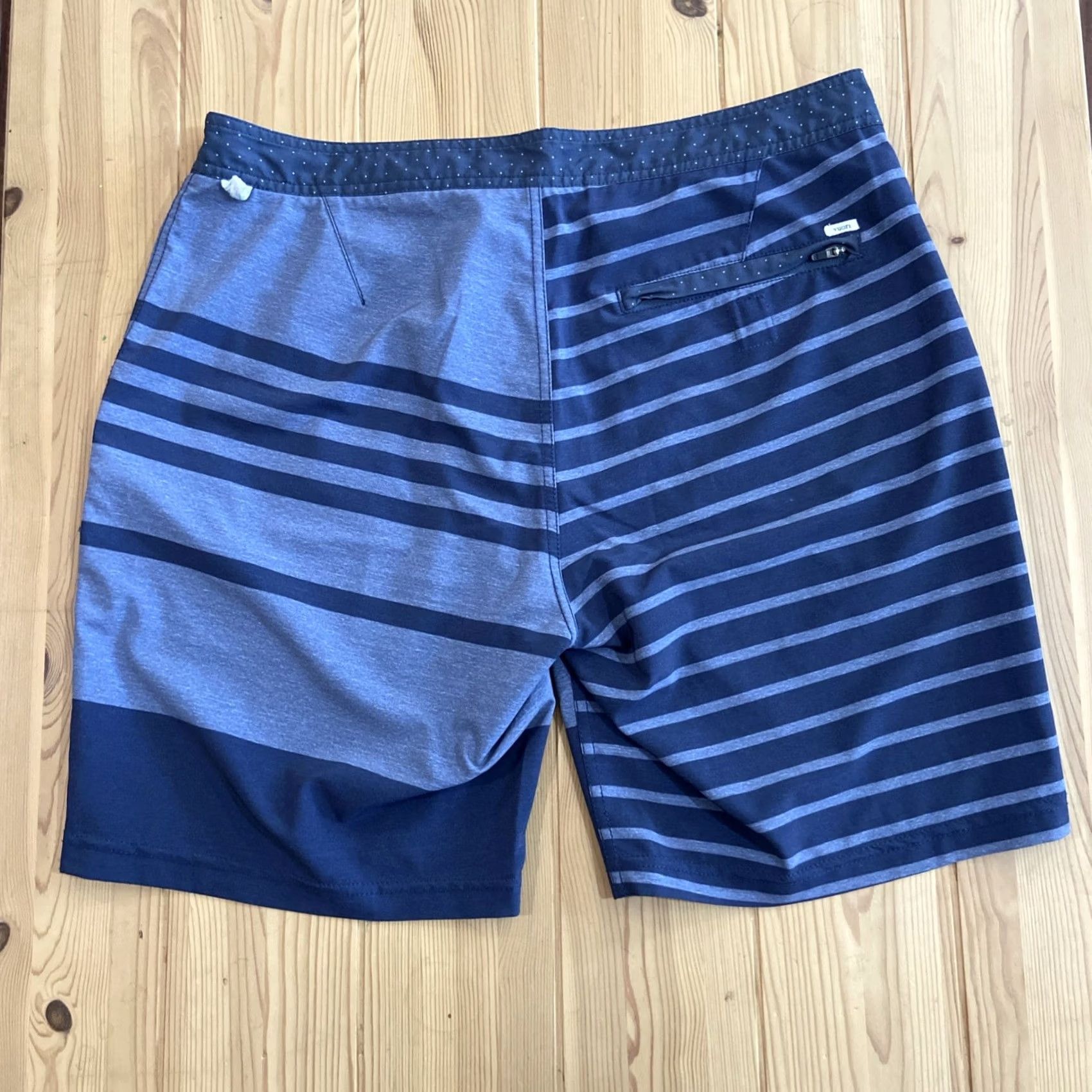 Vuori Vuori Cruise Performance Board Shorts Swim Trunks 4 Way Stretch VCycled Fabric Striped Mens 32 Regular Bottom Size US 32 / EU 48 - 6 Thumbnail