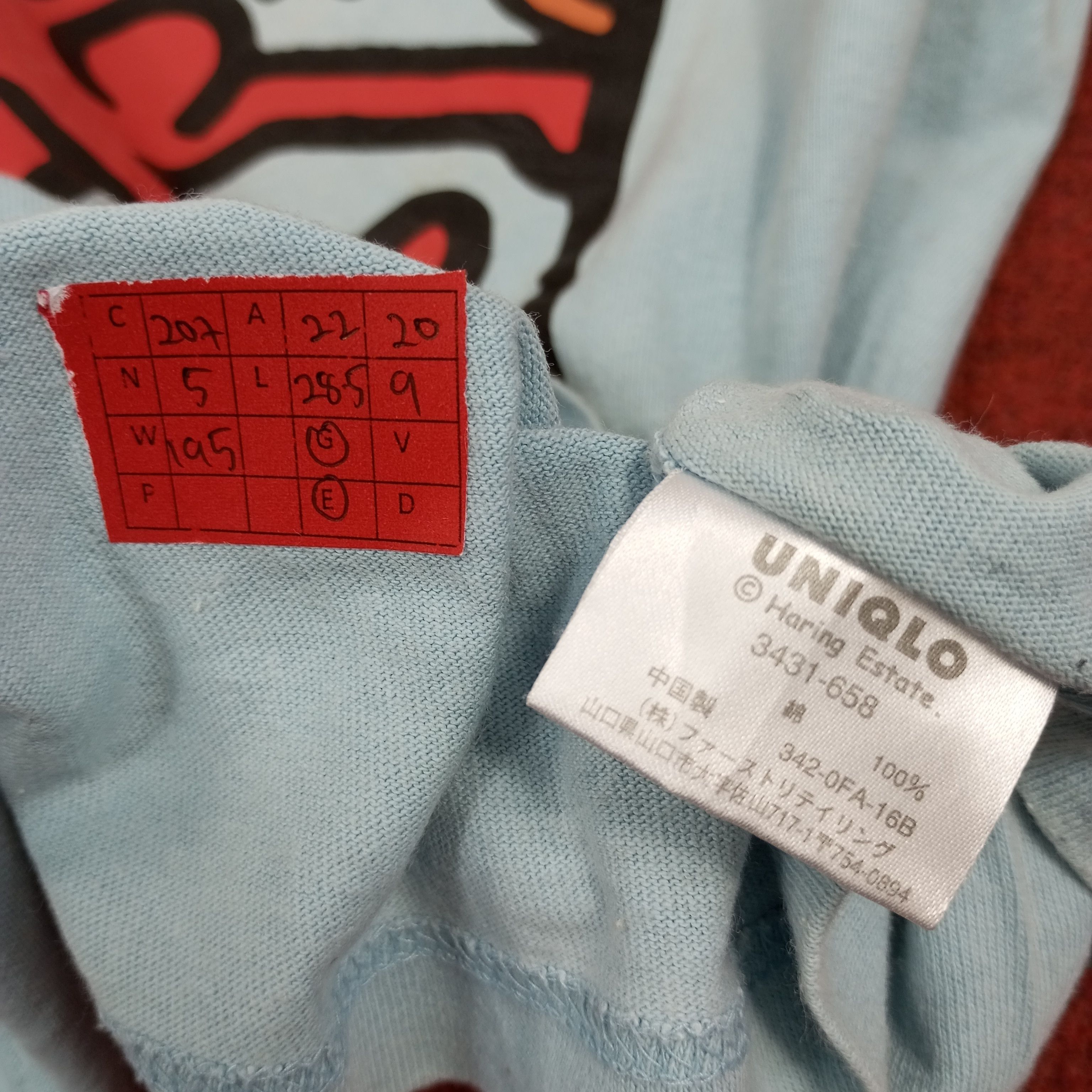 Japanese Brand × Keith Haring × Vintage Keith Haring X Uniqlo Streetwear Style Tshirt Size US L / EU 52-54 / 3 - 10 Thumbnail