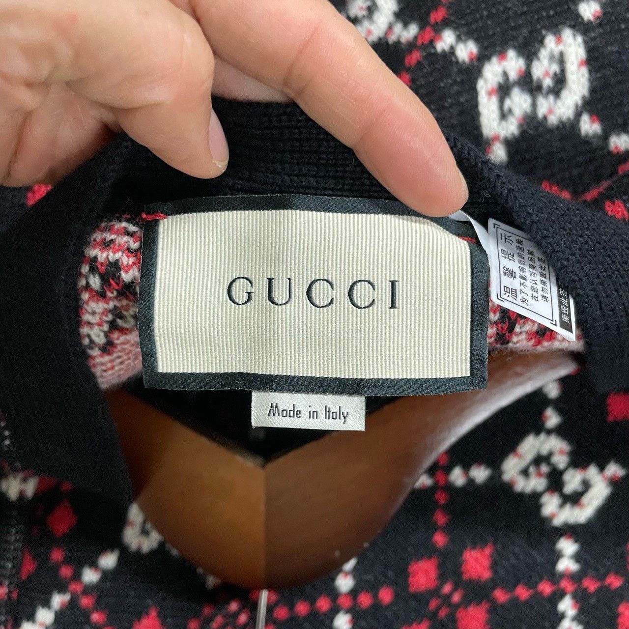 Gucci Gucci Black and red full-print cardigan sweater 2501-Nextar Size US S / EU 44-46 / 1 - 5 Thumbnail