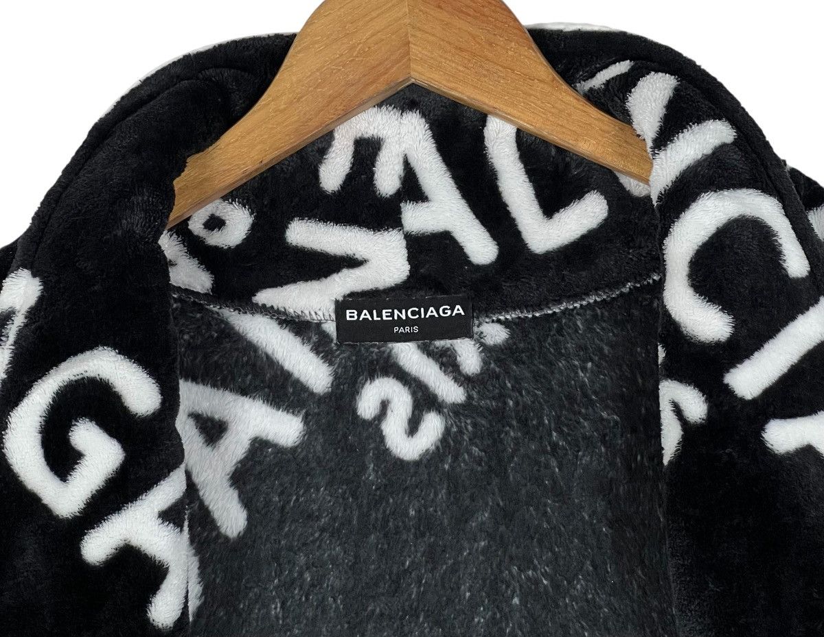Balenciaga Balenciaga Oversized Logo Faux Fur Sherpa Coat Size US L / EU 52-54 / 3 - 9 Thumbnail