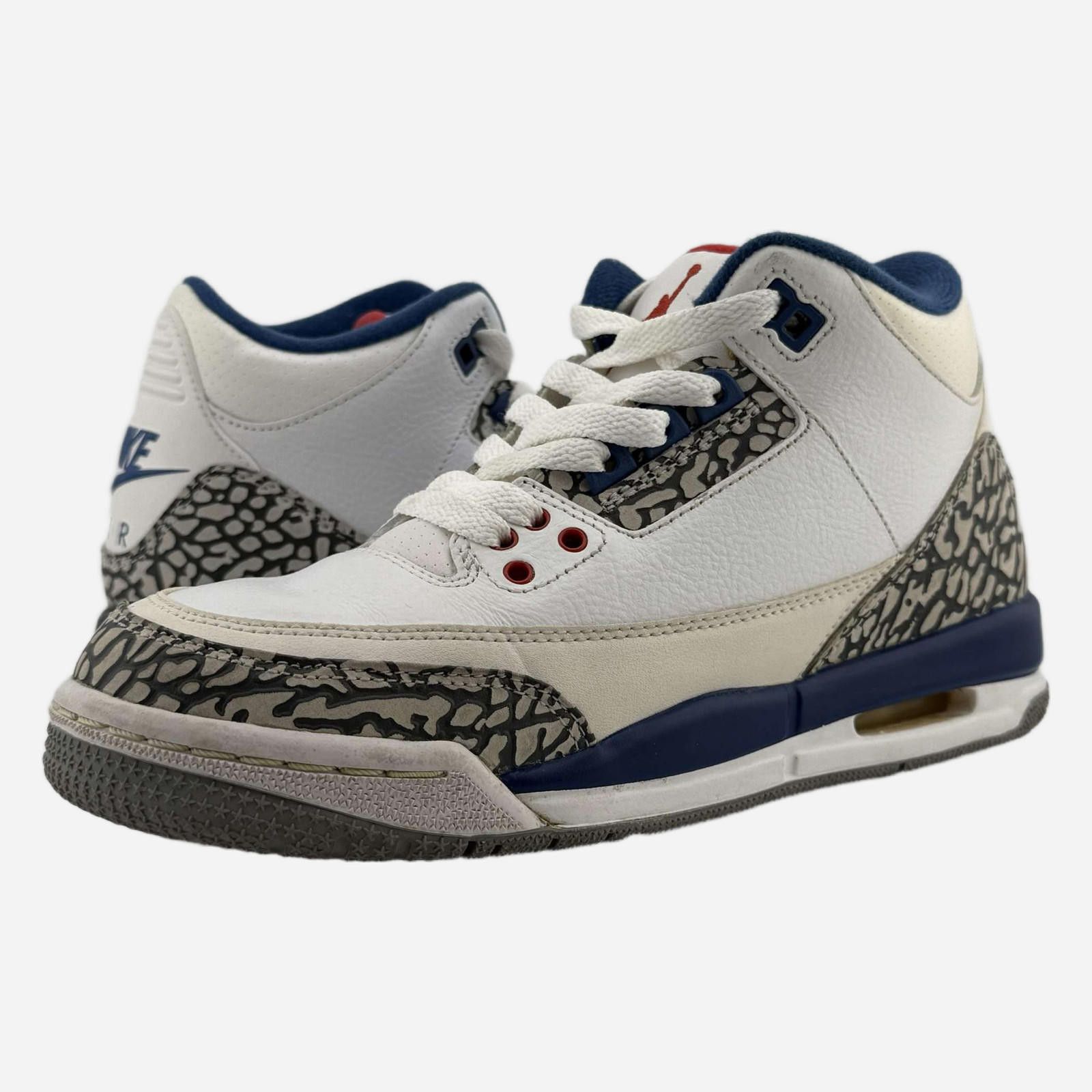 Jordan Brand Air Jordan 3 Retro OG BG White/Fire Red-True Blue 4.5Y Size US 5 / EU 37 - 1 Thumbnail
