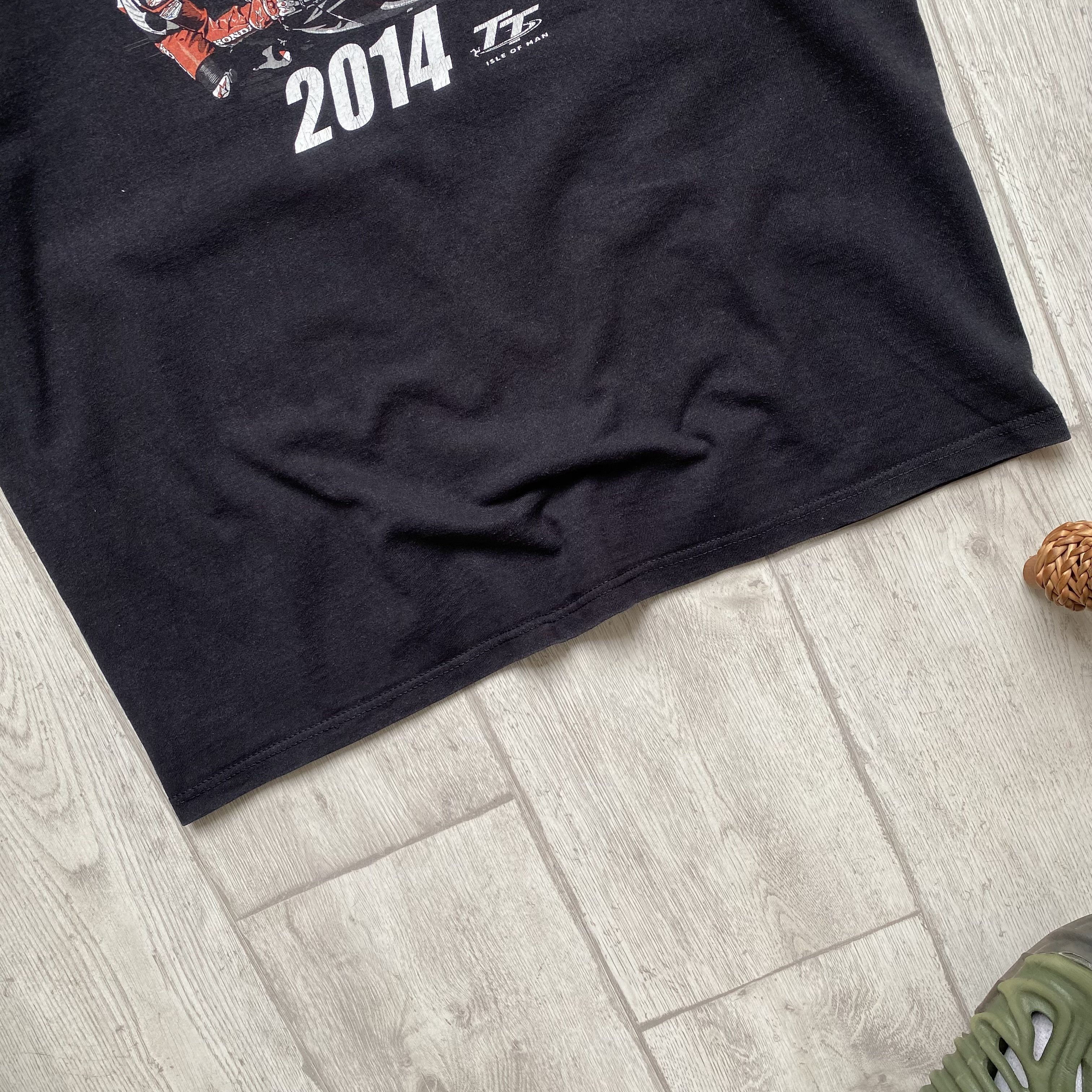Yamaha 🏍️Vintage Racing Moto tee Honda Ducati Isle of Man kawasaki Size US L / EU 52-54 / 3 - 3 Thumbnail