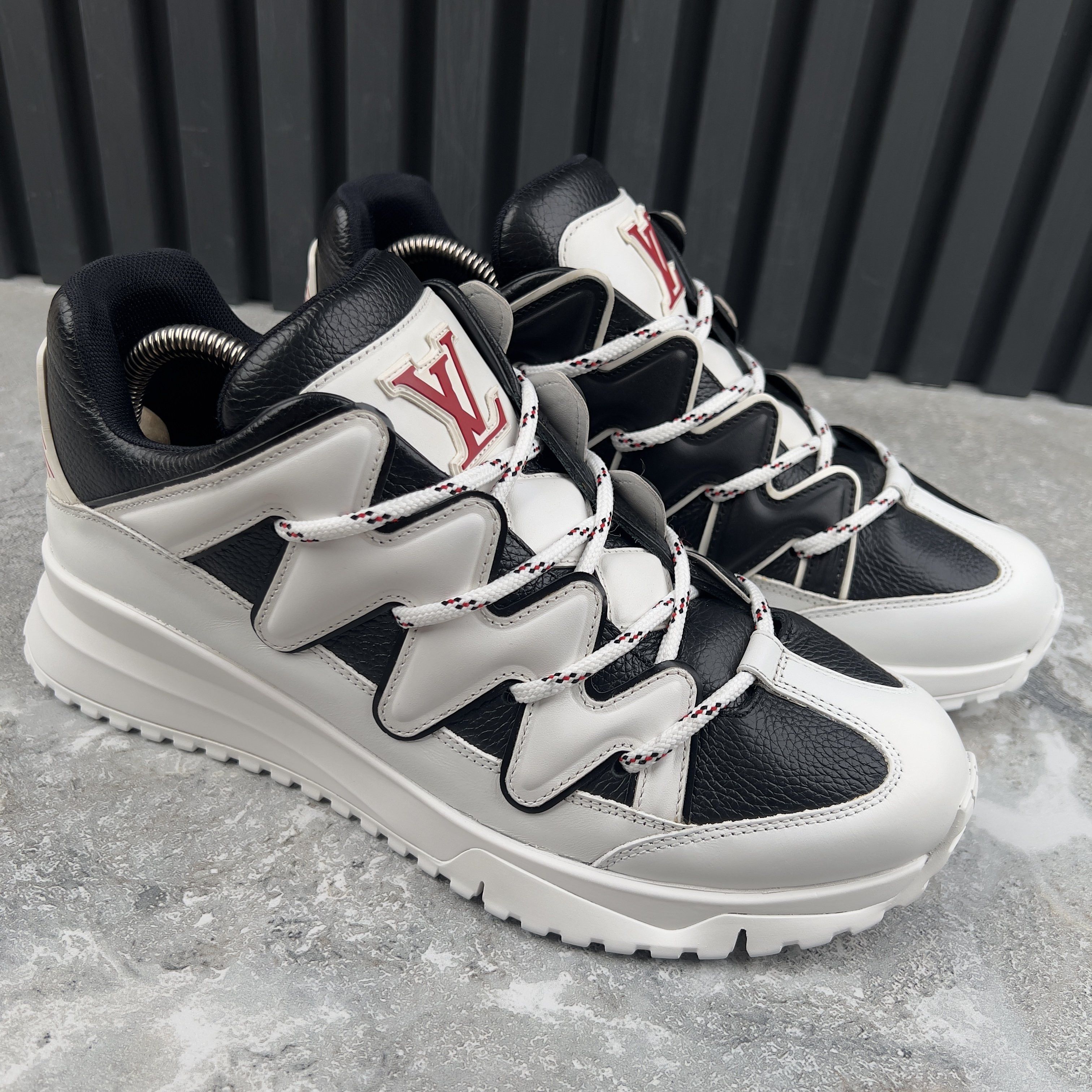 Louis Vuitton Zig Zag Logo Sneaker White Black Leather Size US 8 / EU 41 - 4 Thumbnail