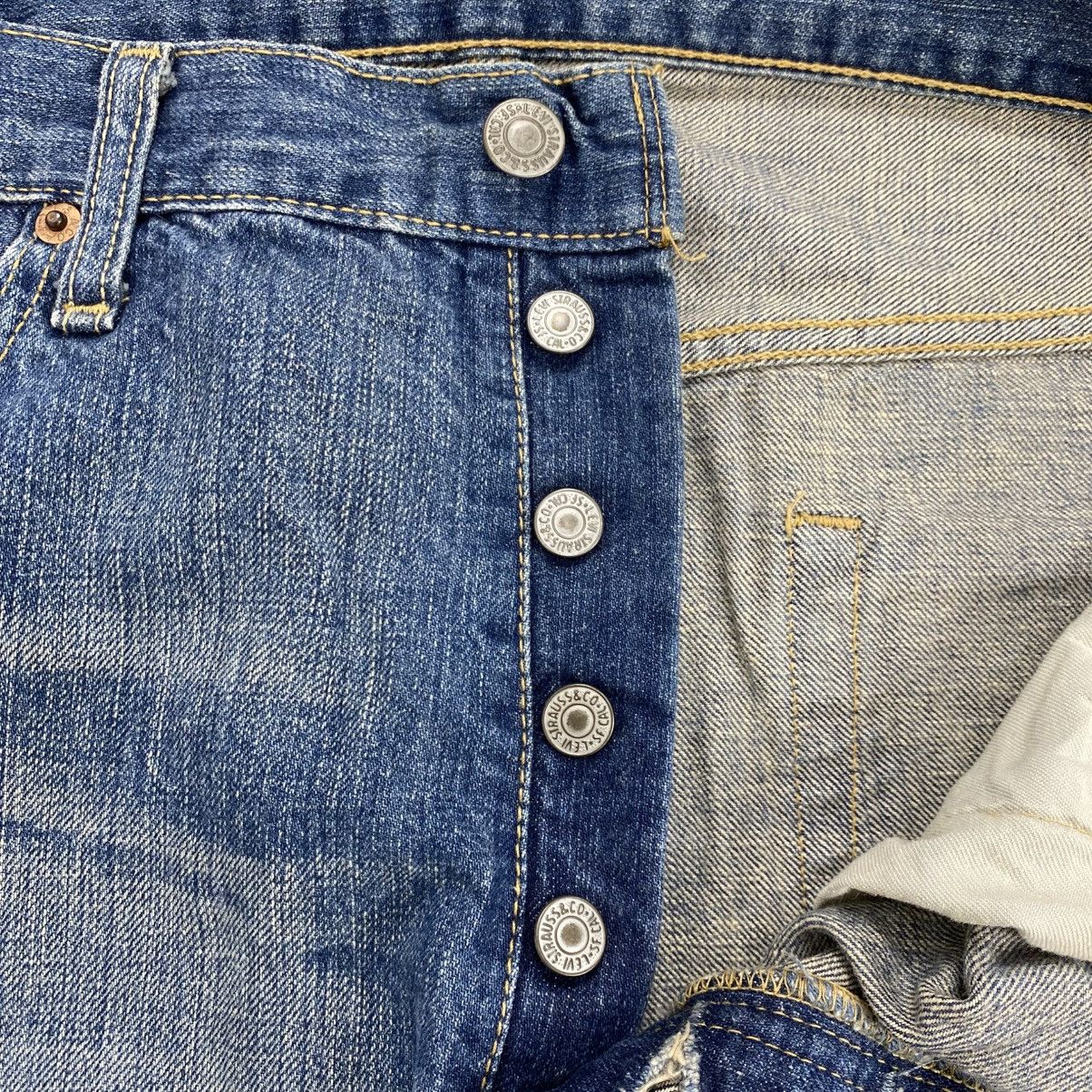 Levi's Vintage Clothing 1990s Vintage Levis 501 36x32 Distressed Faded Blue Jeans Size US 36 / EU 52 - 5 Thumbnail