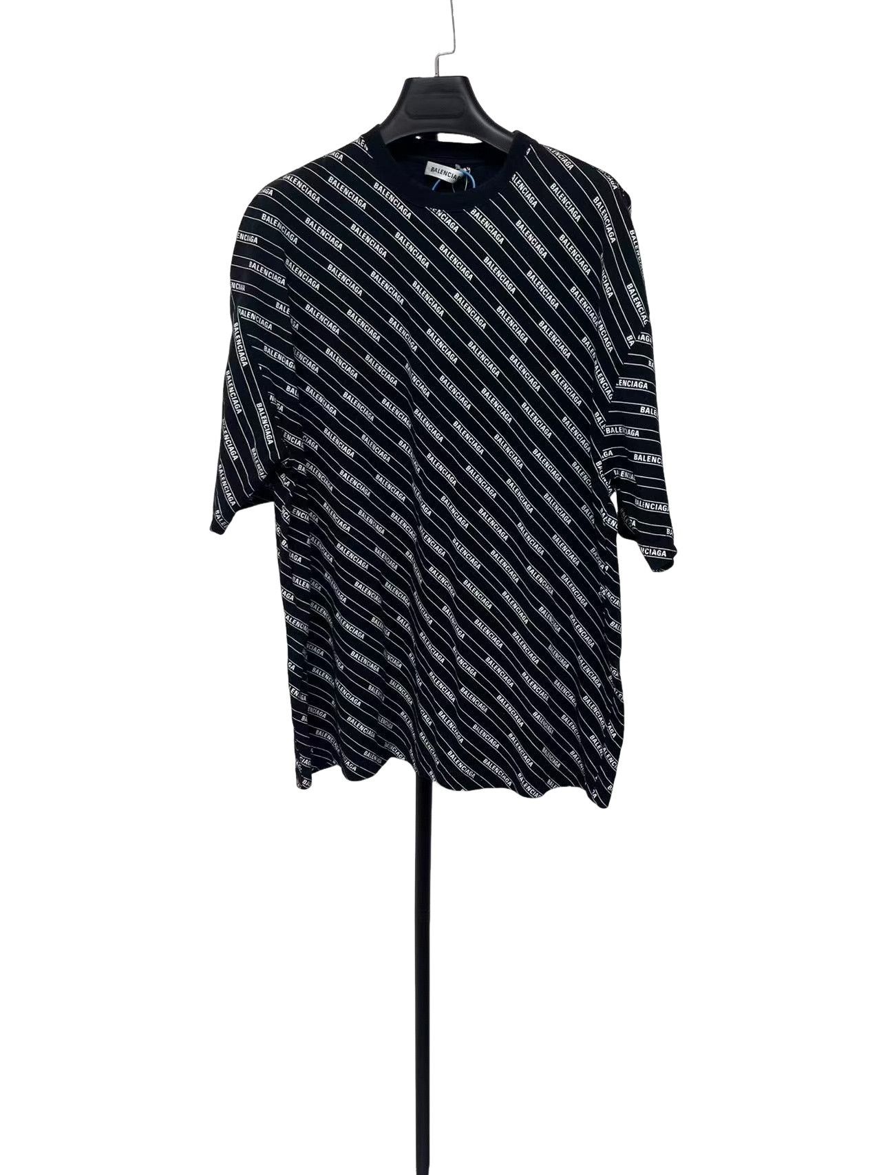 Balenciaga Balenciaga All Over Logo T-Shirt Size S Size US S / EU 44-46 / 1 - 1 Thumbnail
