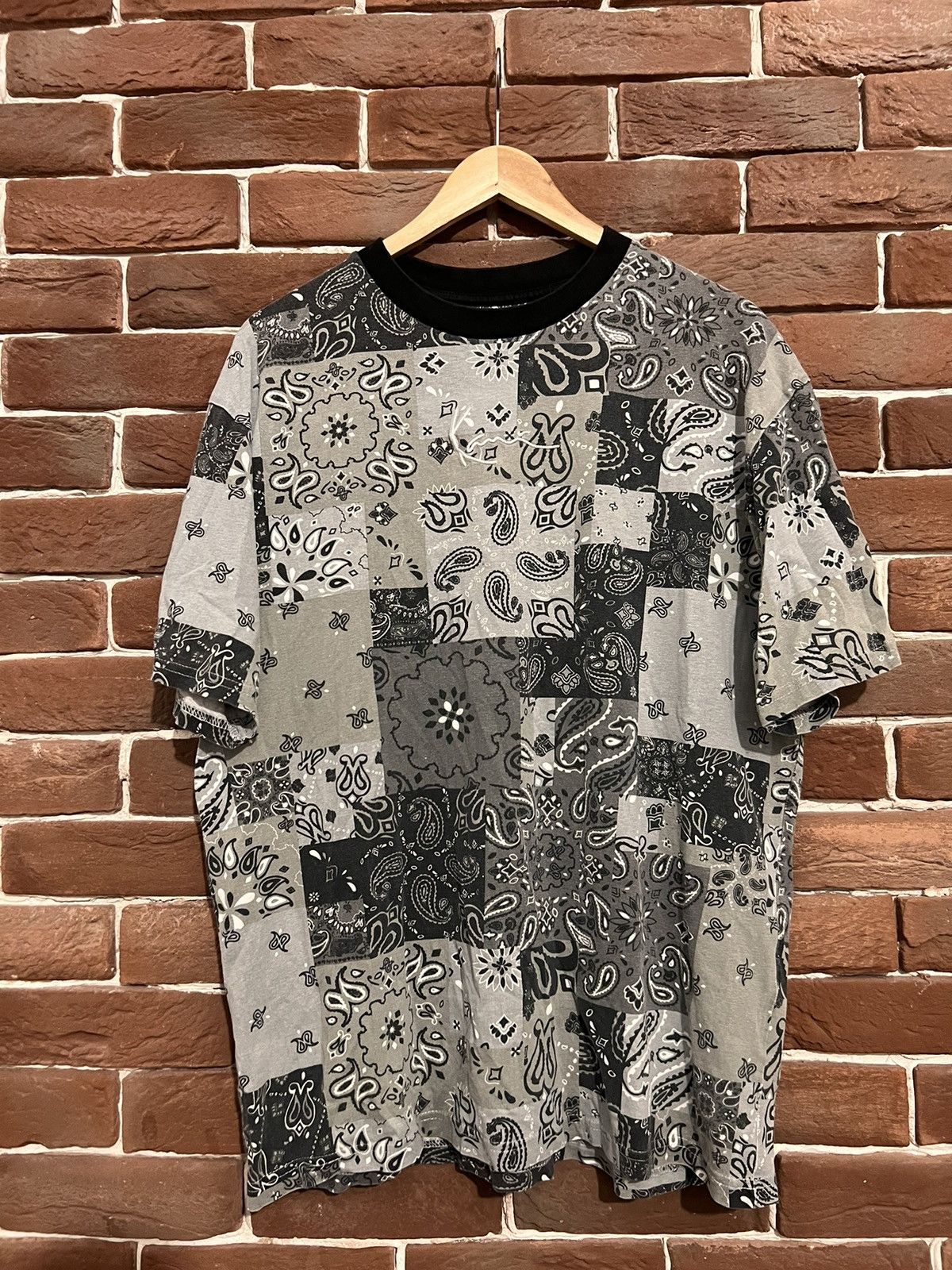 Karl Kani 00s Karl Kani Fullprint Paisley Rap Shirt Rare Vintage Y2k Size US M / EU 48-50 / 2 - 1 Thumbnail