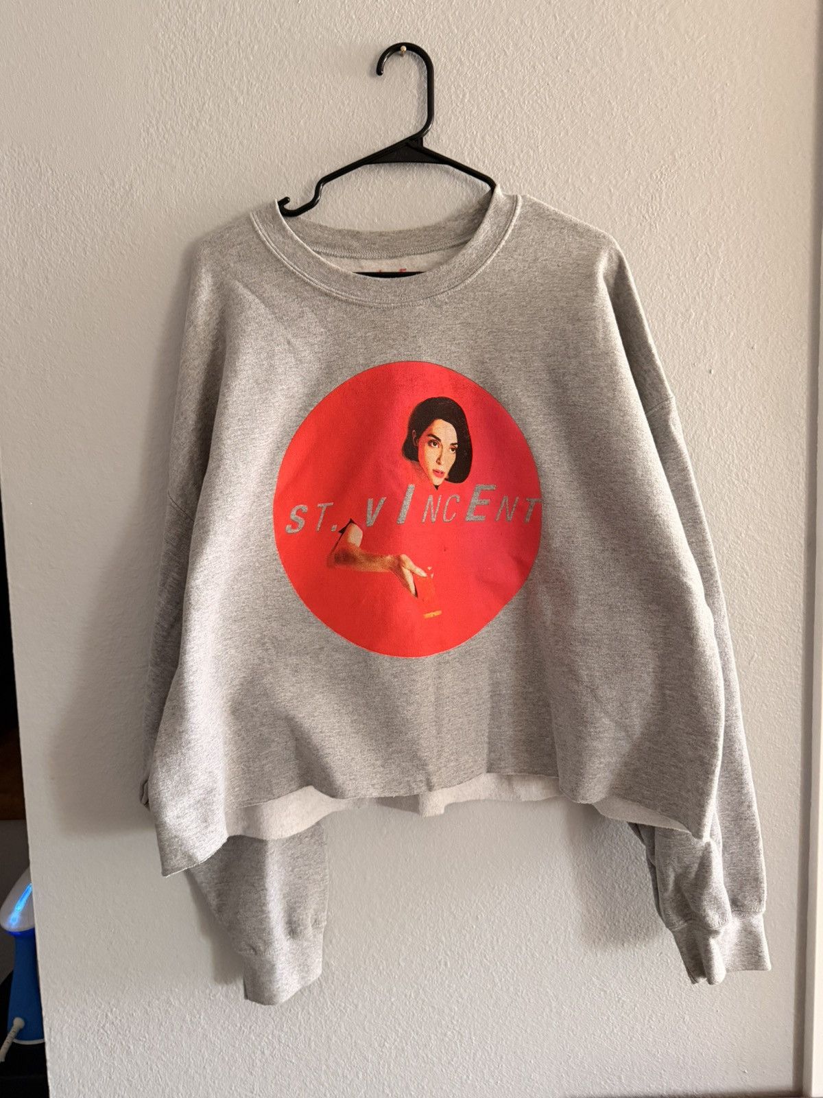 Vintage St. Vincent cropped Masseduction tour crewneck Size US XL / EU 56 / 4 - 1 Thumbnail