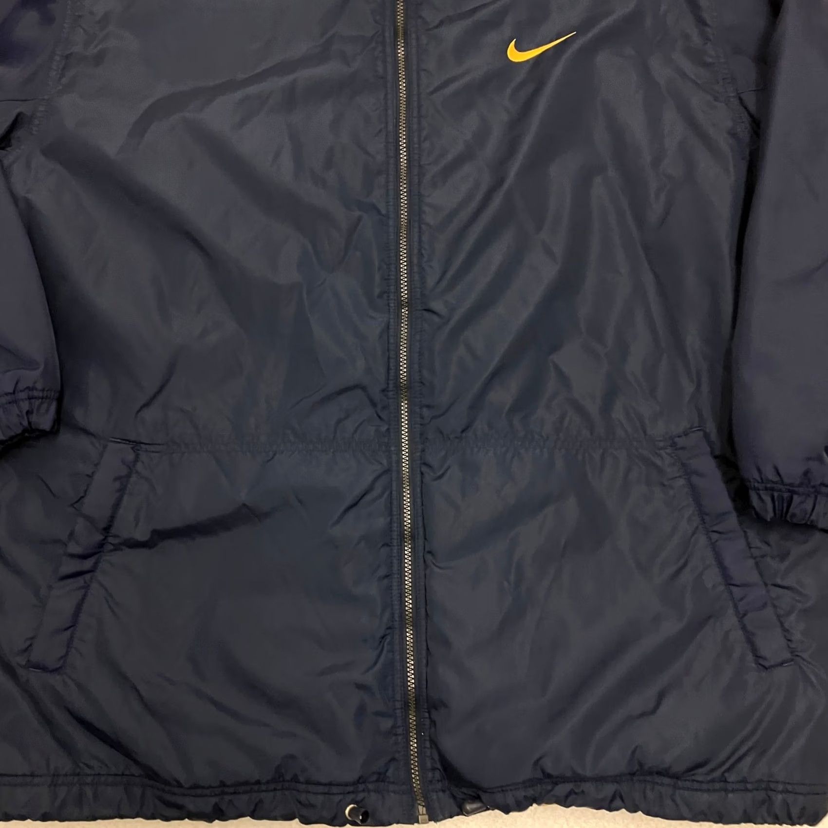 Nike VINTAGE Nike Padded Jacket Mens XL Navy Blue Yellow Spell Out Swoosh Coat Size US XL / EU 56 / 4 - 3 Thumbnail
