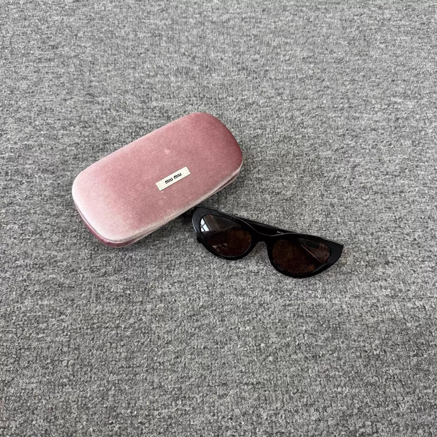 Miu Miu MIU MIU Cat-eye Sunglasses Black Gold Logo Mint Size ONE SIZE - 1 Thumbnail
