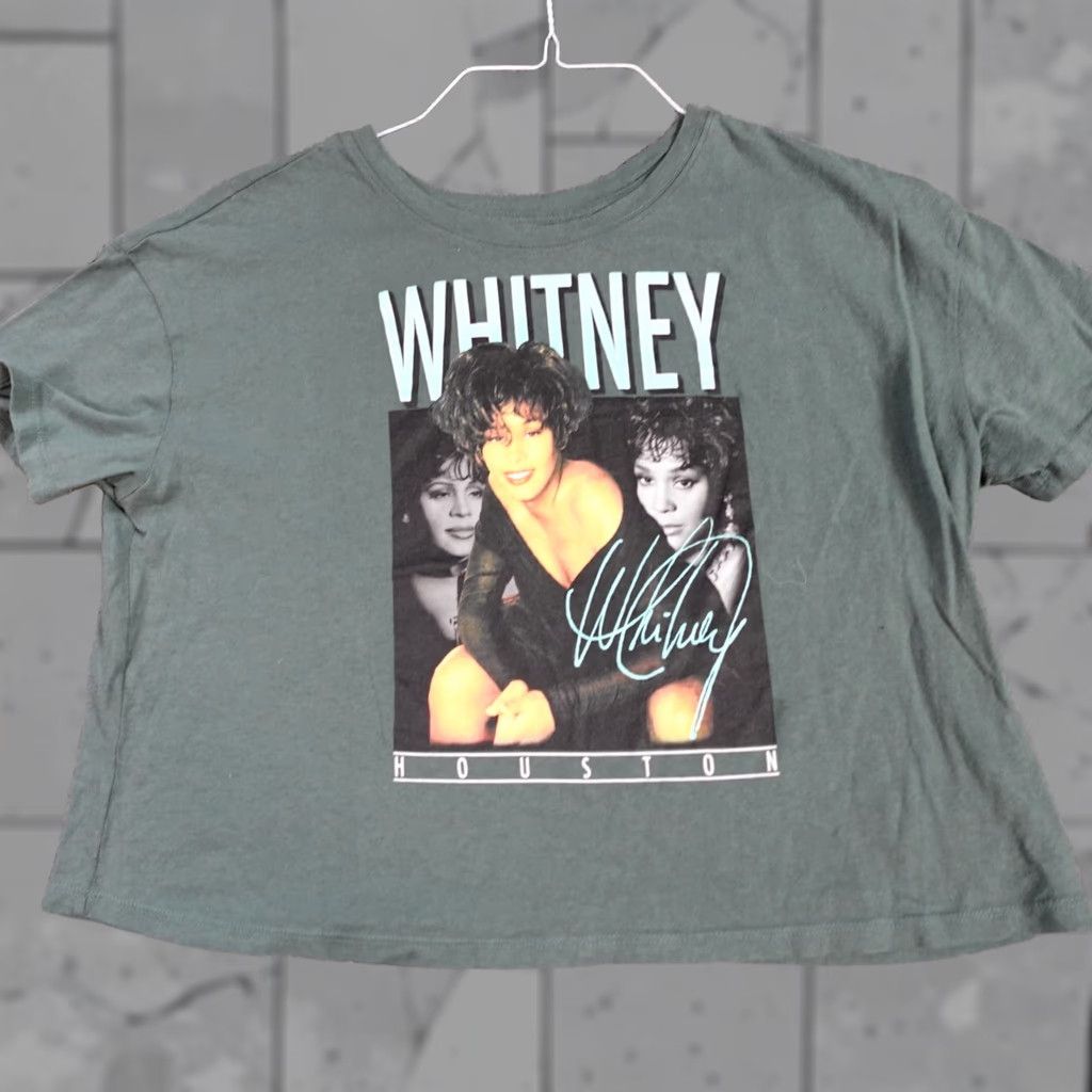 Old Navy Whitney Houston Shirt Medium Green Cropped Short Sleeve Crew Neck Pullover Old Navy Women T-Shirt Cropped Green Cotton Solid Vintage No Size M / US 6-8 / IT 42-44 - 1 Thumbnail
