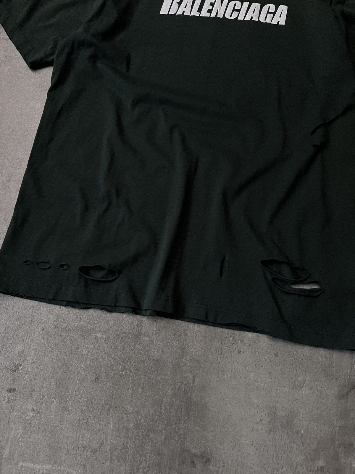 Balenciaga Balenciaga Caps destroyed T-shirt bottle green Size US XS / EU 42 / 0 - 2 Thumbnail