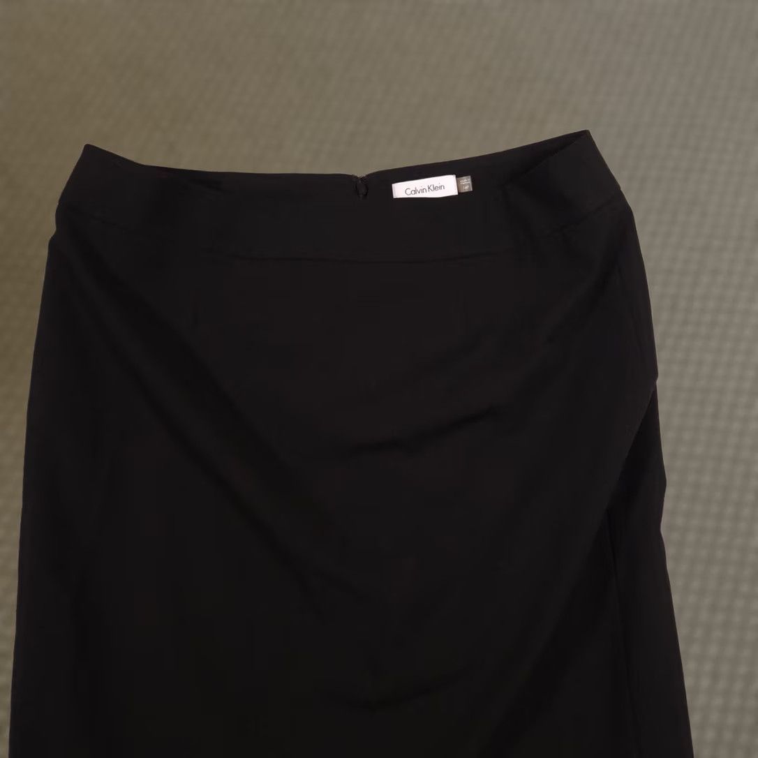 Calvin Klein VINTAGE Calvin Klein Skirt Womens 14P Black Pencil Lined Back Slit Stretch Career Office Size 36" / US 14 / IT 50 - 1 Thumbnail
