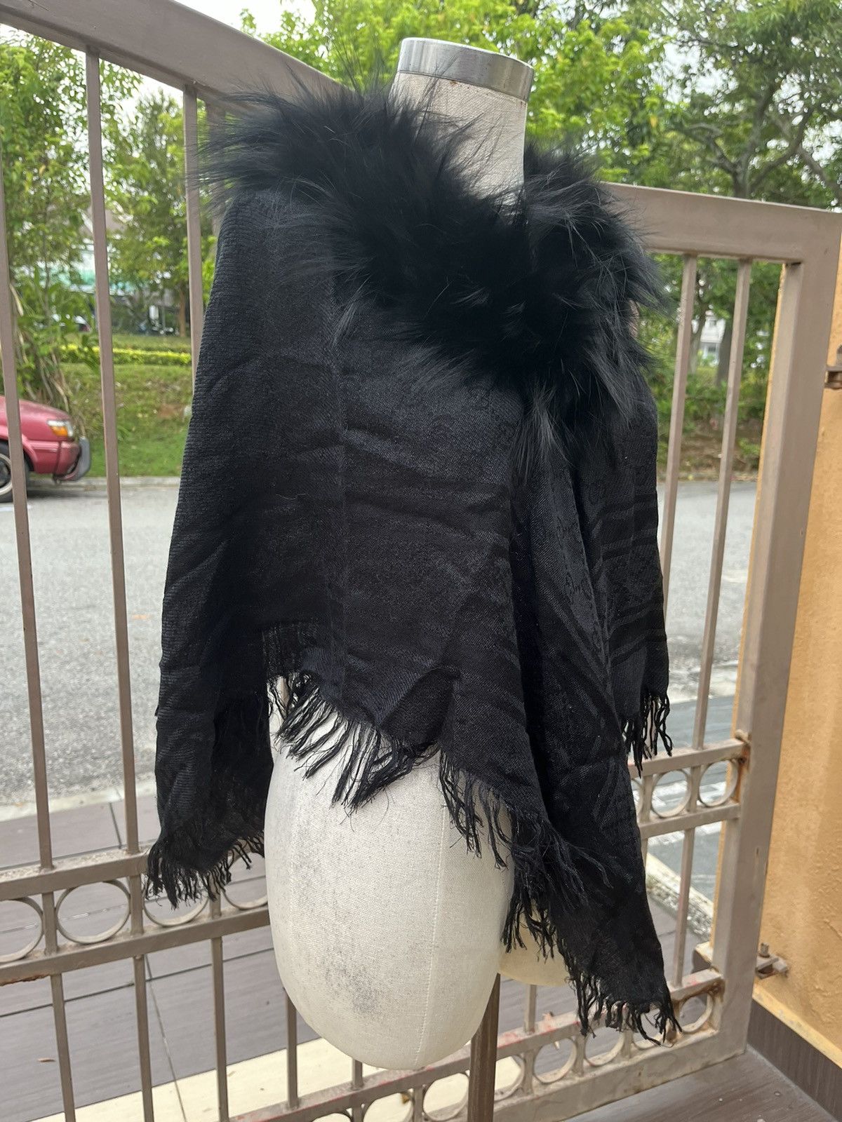 Gucci Tom ford Fox furr -trimmed GG poncho black Size ONE SIZE - 4 Thumbnail