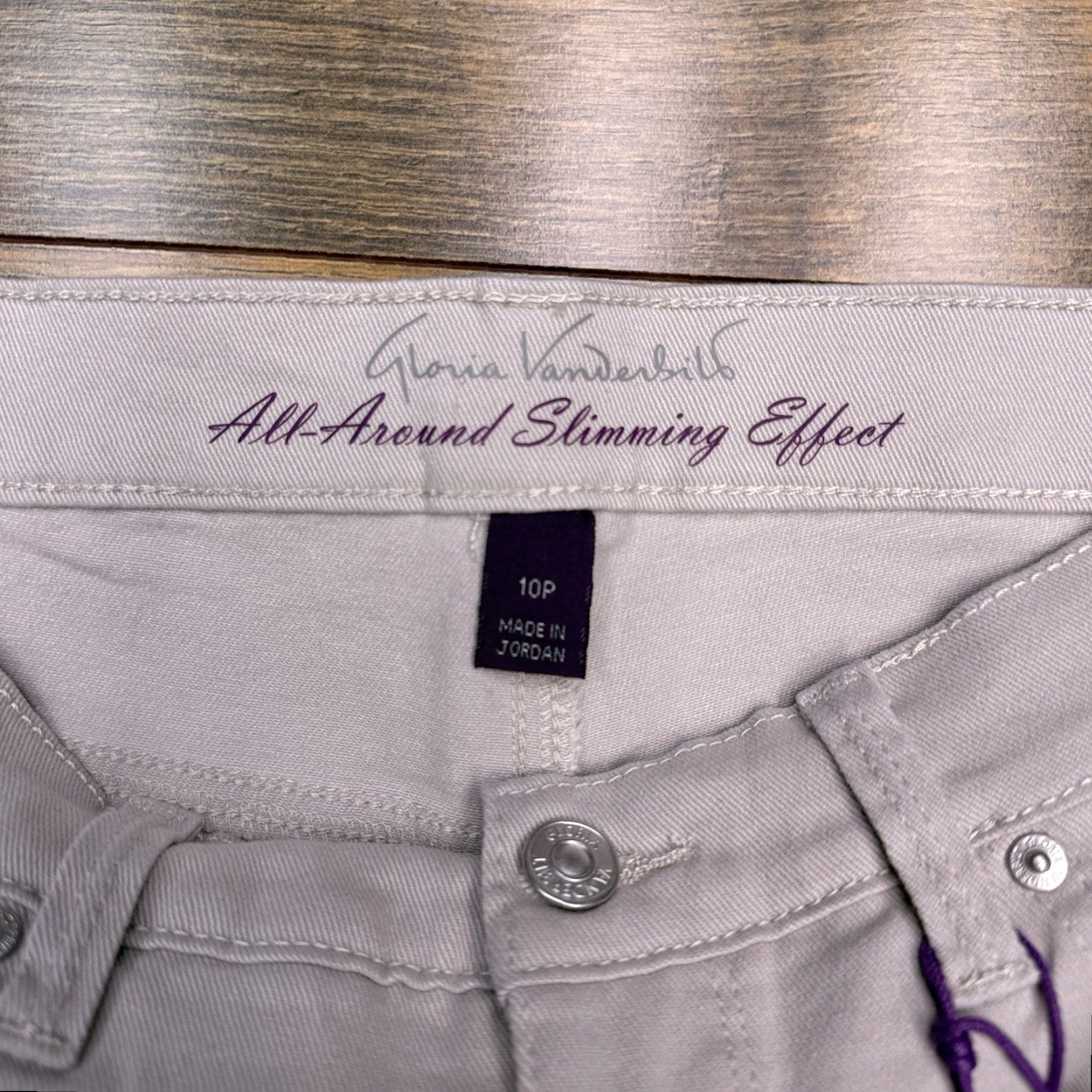 Gloria Vanderbilt VINTAGE not | Gloria Vanderbilt Amanda Capri Jeans 10P Petite Stonewood Stretch High Rise 5-Pocket Denim Jeans Women Small Beige NWT Size 32" / US 10 / IT 46 - 4 Thumbnail