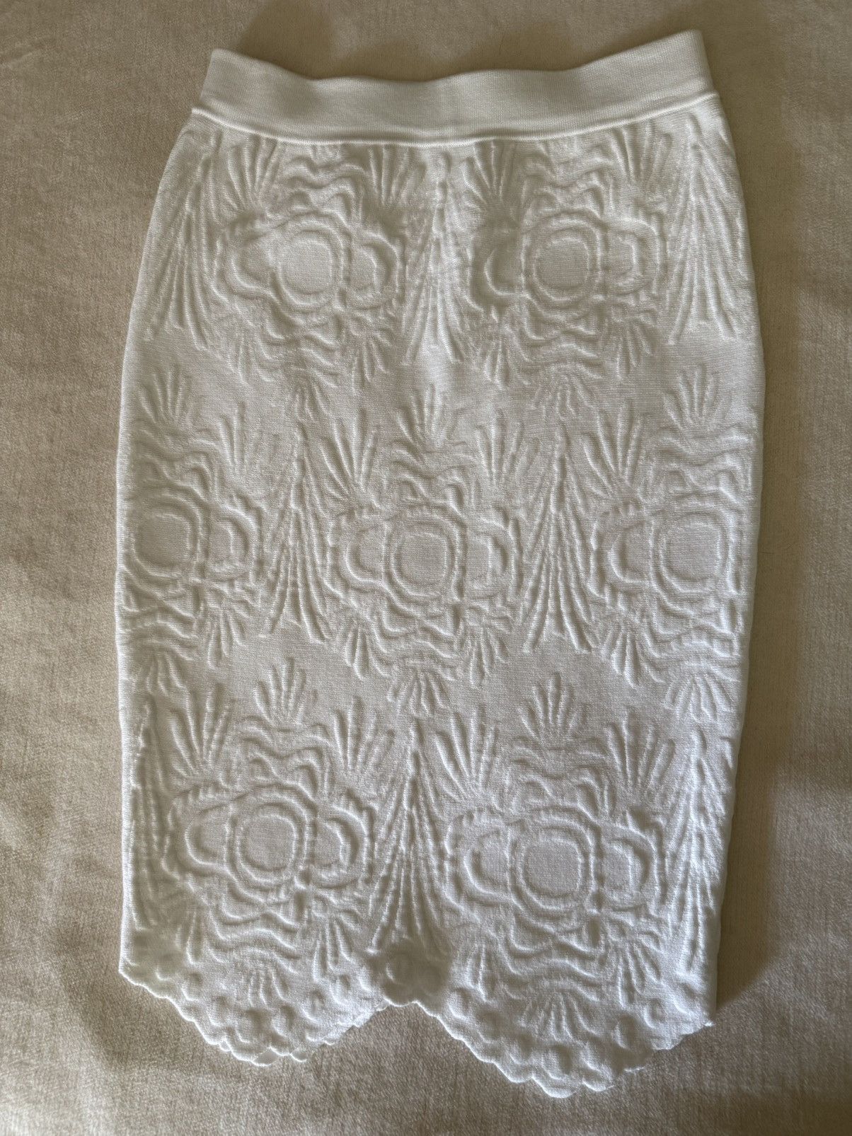 Ronny Kobo Ronny Kobo White Embossed Stretch Knit Fitted Skirt Size 28" / US 6 / IT 42 - 2 Thumbnail