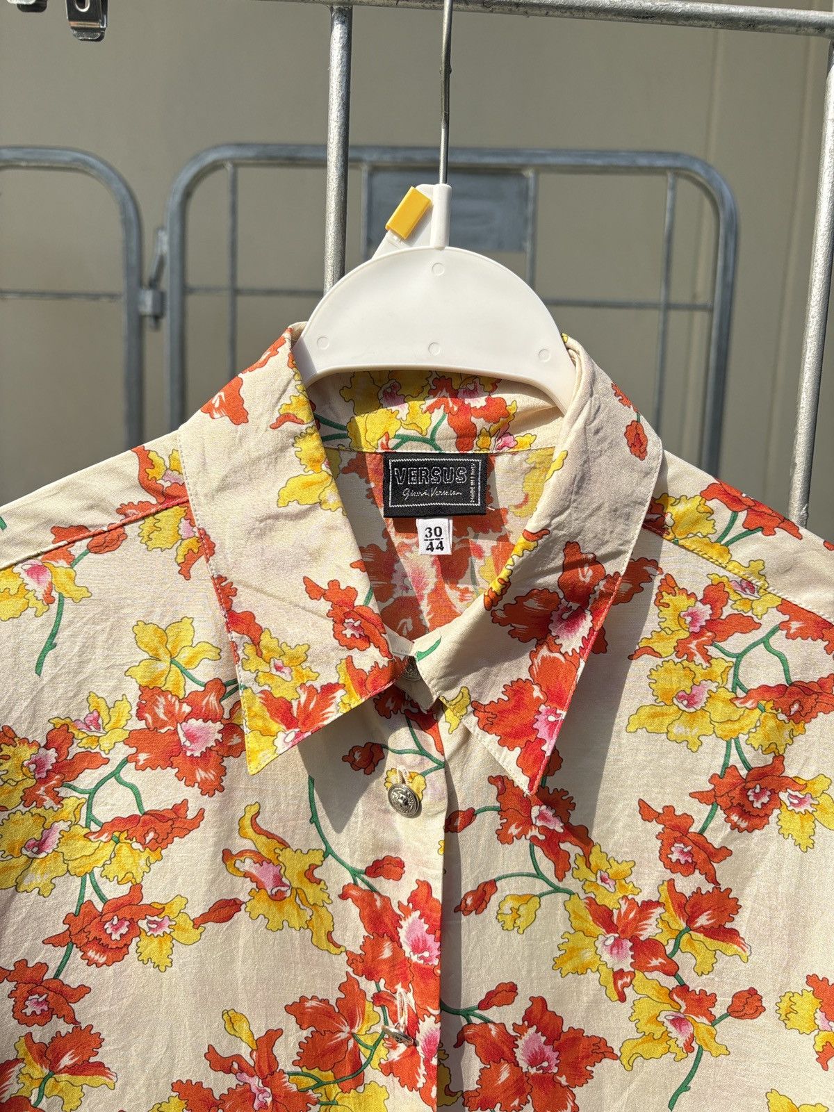 Versace VERSUS Versace flowers printed silk shirt Size M / US 6-8 / IT 42-44 - 2 Thumbnail