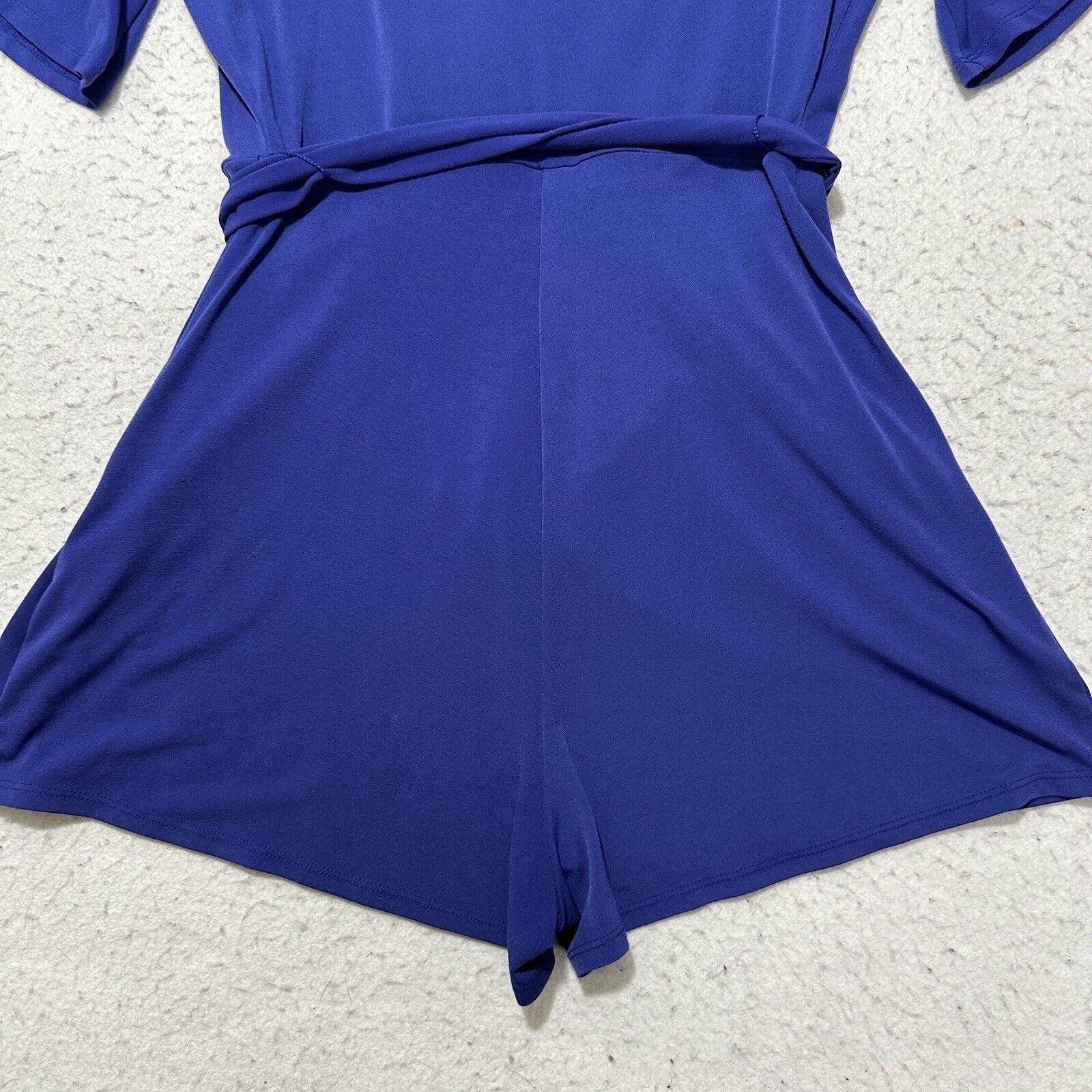 Express Express XS V-Neck Wrap Romper Short Sleeve 2" Inseam Tie Size 26" / US 2 / IT 38 - 13 Thumbnail