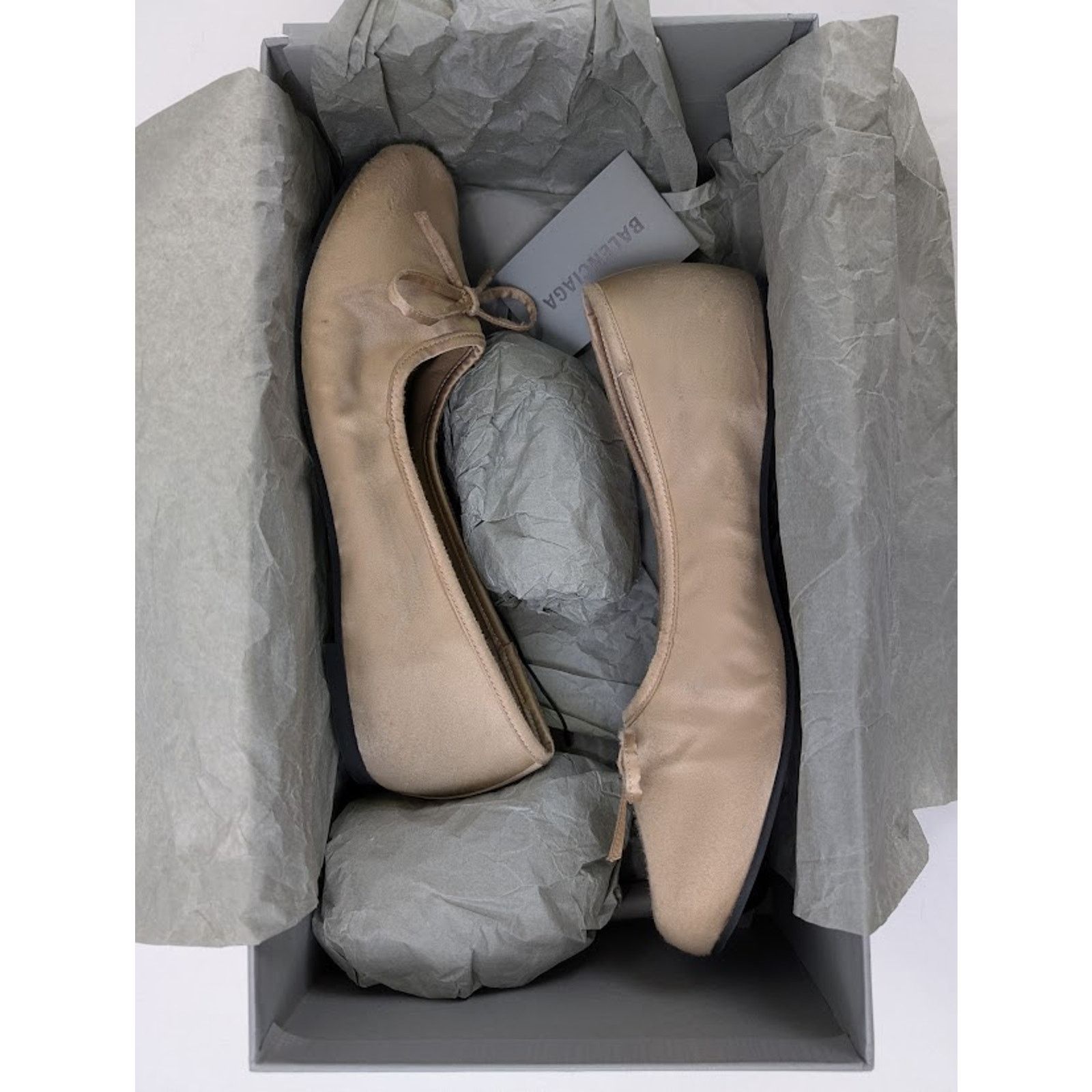 Balenciaga o1rshd1 Leopold Flat Satin Mule Shoe in Light Beige Size US 8 / EU 41 - 21 Thumbnail