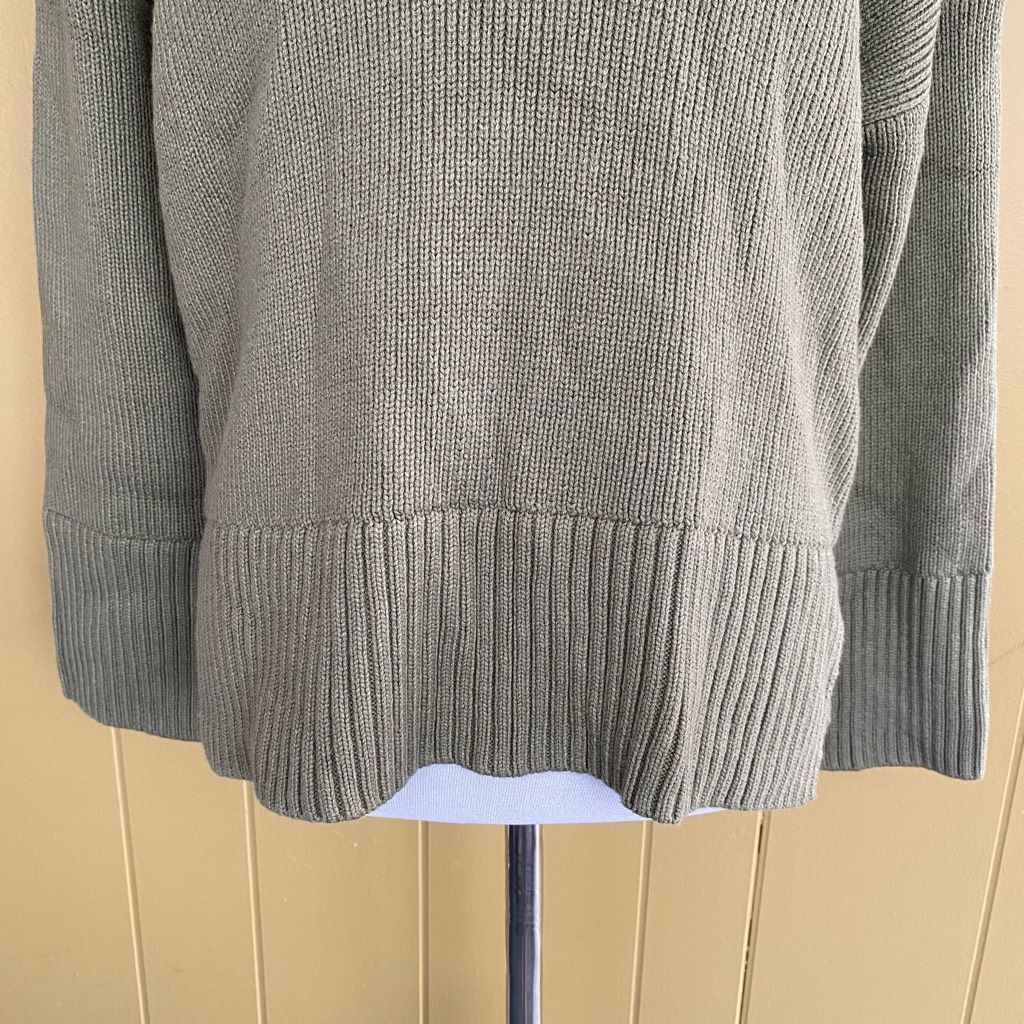 Abercrombie & Fitch Abercrombie & Fitch women XS collared V-cut Longsleeve knit Size XS / US 0-2 / IT 36-38 - 2 Thumbnail