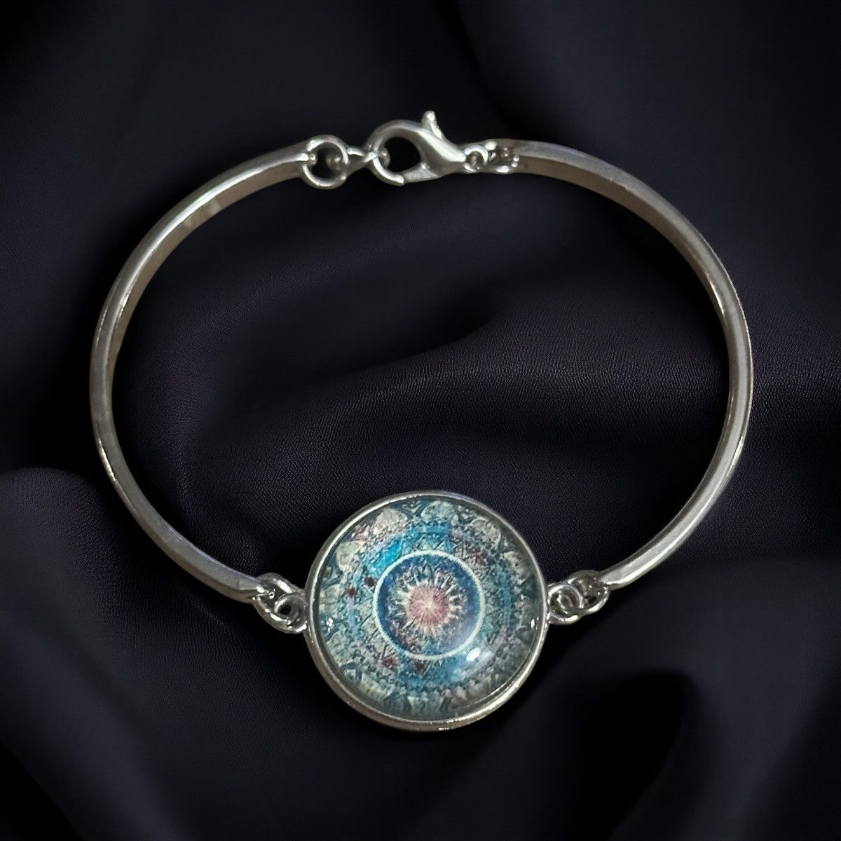 Other Silver tone Mandela flower bracelet Size ONE SIZE - 1 Thumbnail