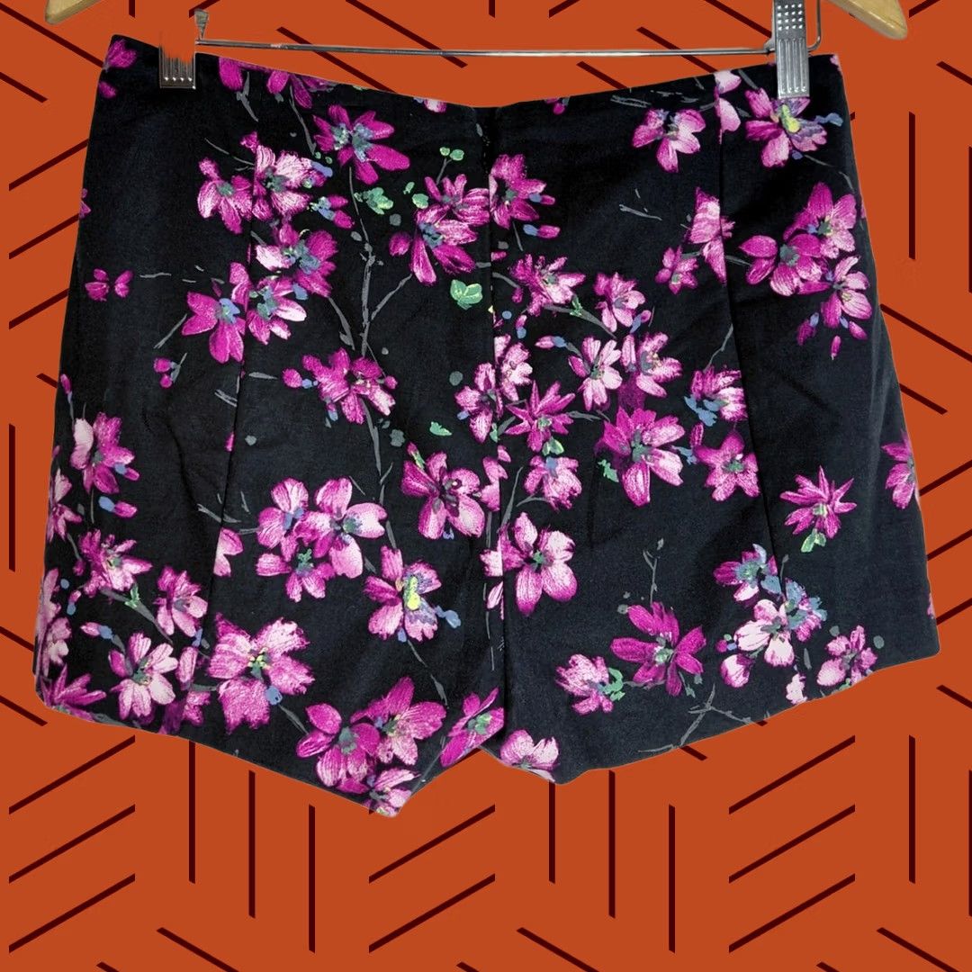 Express EXPRESS Black Pink Floral Print Knit Shorts Women Size 4 Size 27" / US 4 / IT 40 - 1 Thumbnail