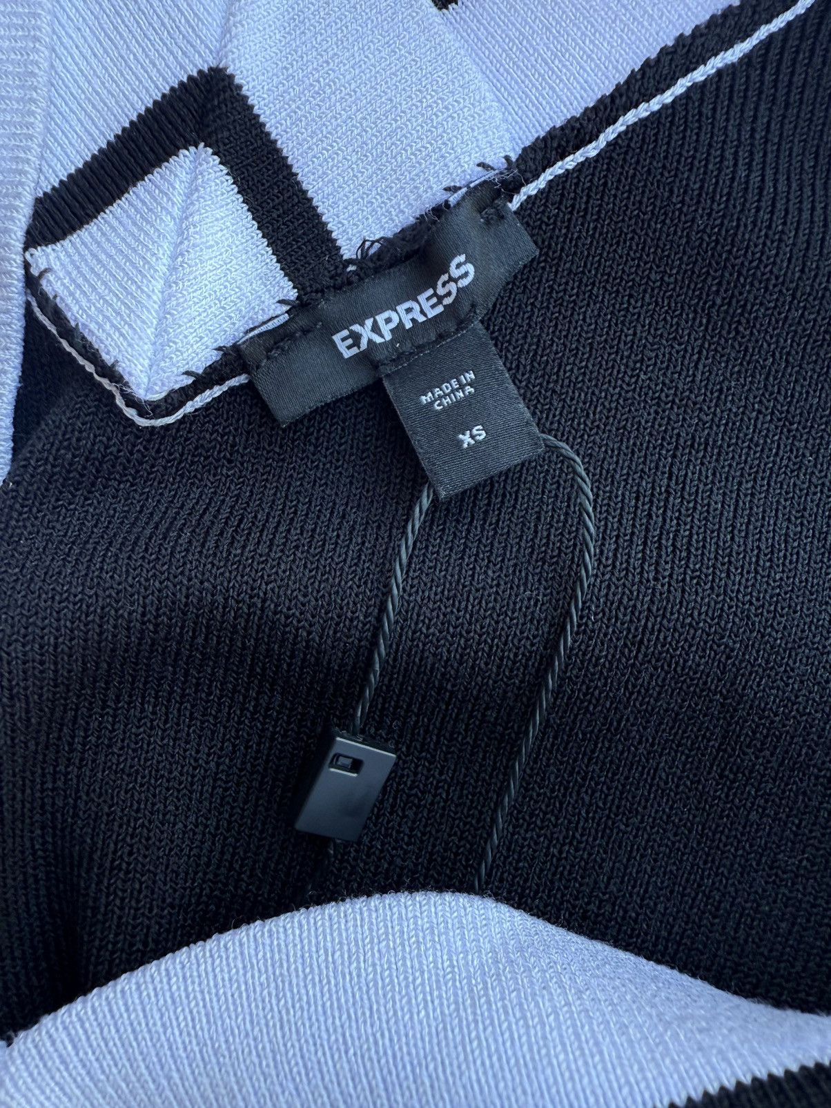 Express Express Fitted Tipped V-Neck Sweater Black White Winter Size XS / US 0-2 / IT 36-38 - 6 Thumbnail
